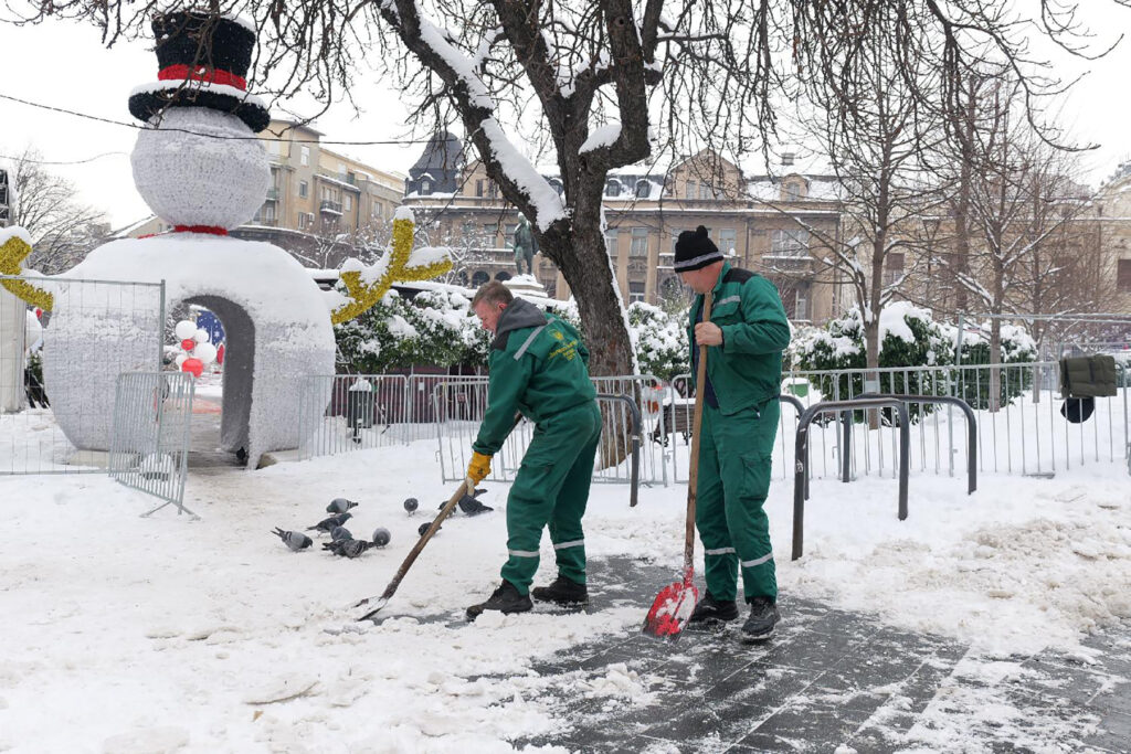 Mesto: Beograd
Datum: Fri Jan 09 13:39:15 CET 2026
Dogadjaj: VREME/ZIMA - Čišćenje snega u Beogradu
Fotoreporter: Milica Vučković
Izvor: FoNet
