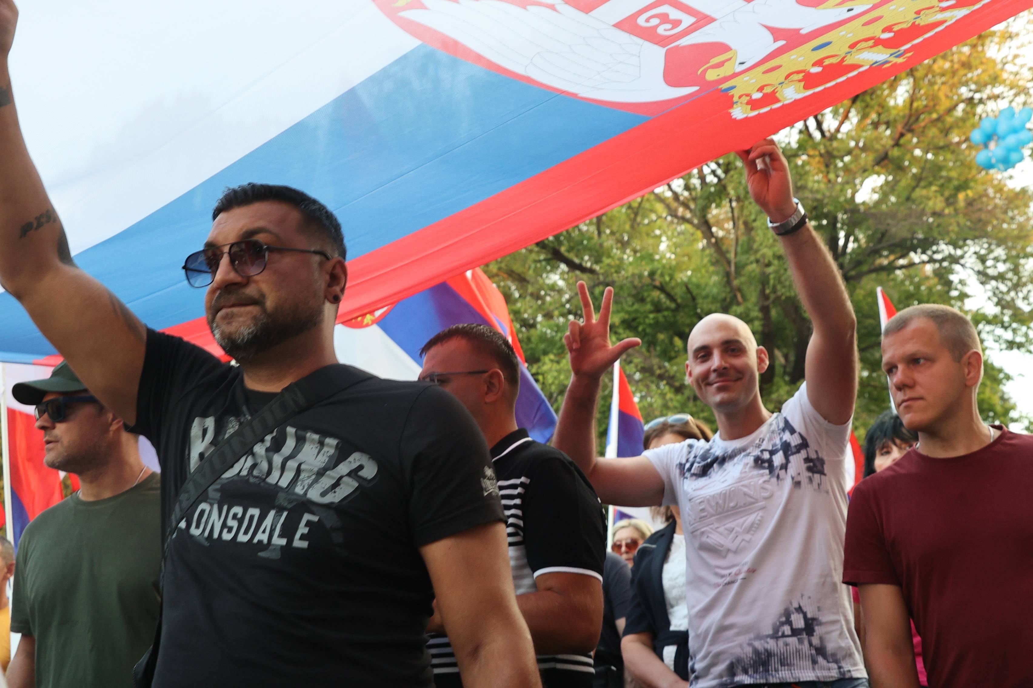 Nis, 07.09.2025. - Skup pod nazivom "Protesti protiv blokada" koji je organizovala, i na kom ucestvuje vladajuca Srpska napredna stranka, poceo je u 18.30 u Nisu. (BETAPHOTO/SASA DJORDJEVIC)