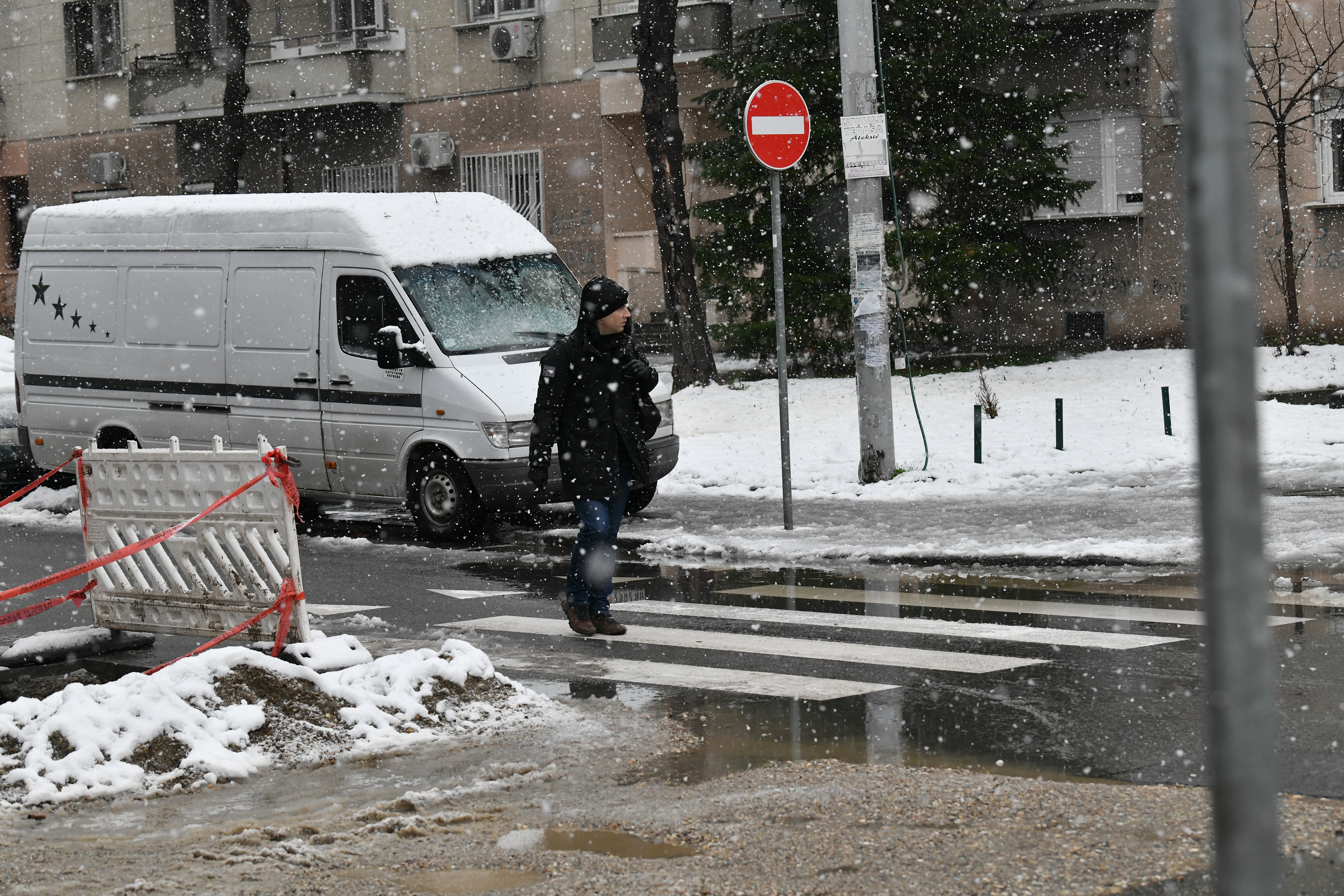 Beograd 24.12.2024. Sneg u Beogradu, zima, napadao sneg, bljuzgavica, bljuzga, vreme, vremenska prognoza Foto: Goran Srdanov/Nova.rs