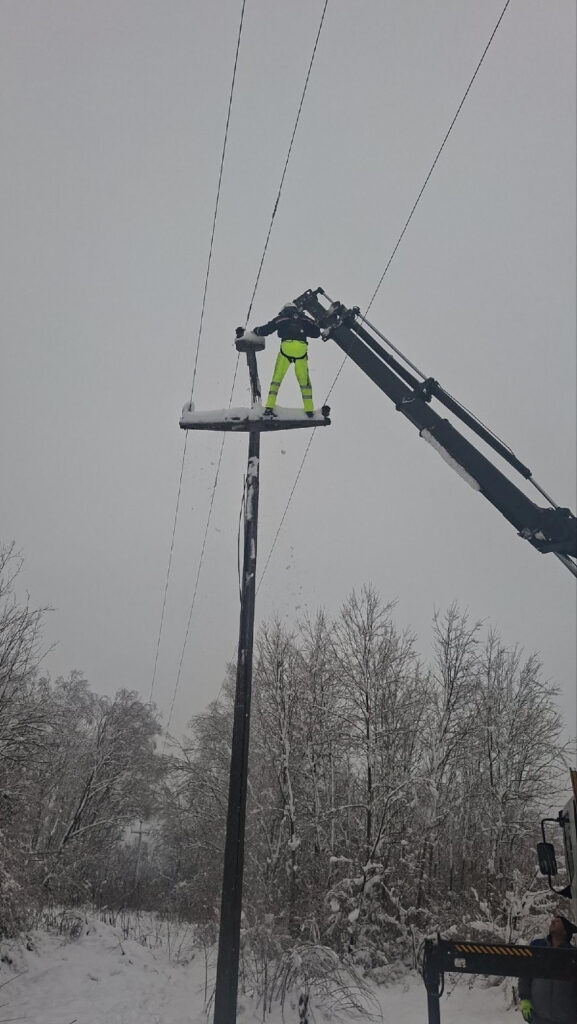 Mesto: Srbija
Datum: Fri Jan 09 15:55:32 CET 2026
Dogadjaj:  DRUŠTVI - sve ekipe EPS su na terenu i oćekuje se da Majdanpek i Loznice sa okolinom tokom dana dobiju električnu energiju
Izvor: FoNet/EPS