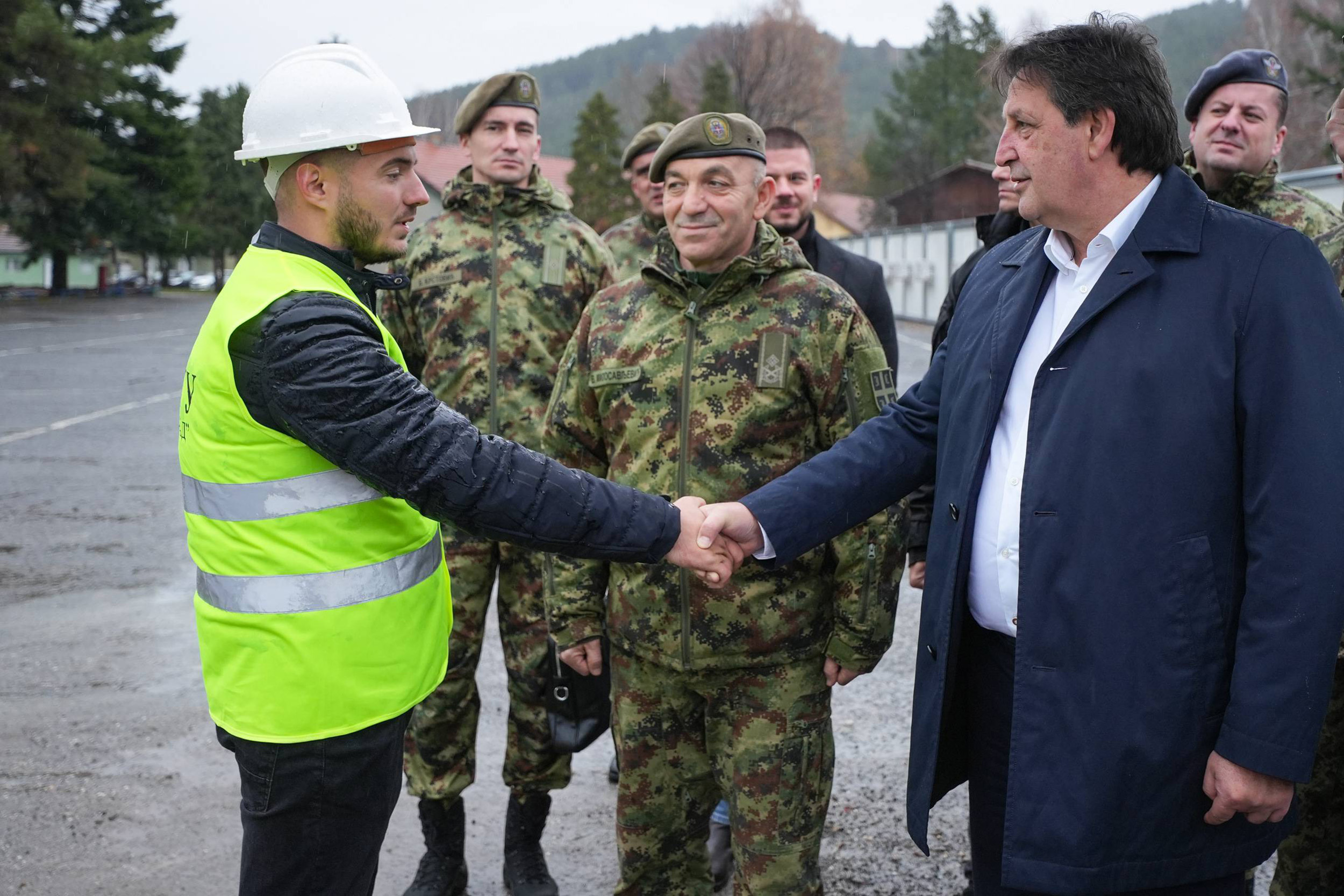 BRATISLAV GASIC OBISAO INFRASTRUKTURNE RADOVE U KASARNI U RASKI