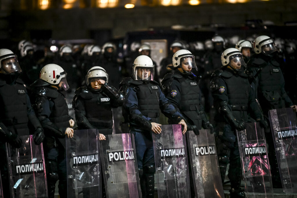 Beograd 06. novembar 2025. Skup podrške Dijani Hrki koja strajkuje gladju kod skupstine Srbije policija Foto:Goran Srdanov/Nova.rs