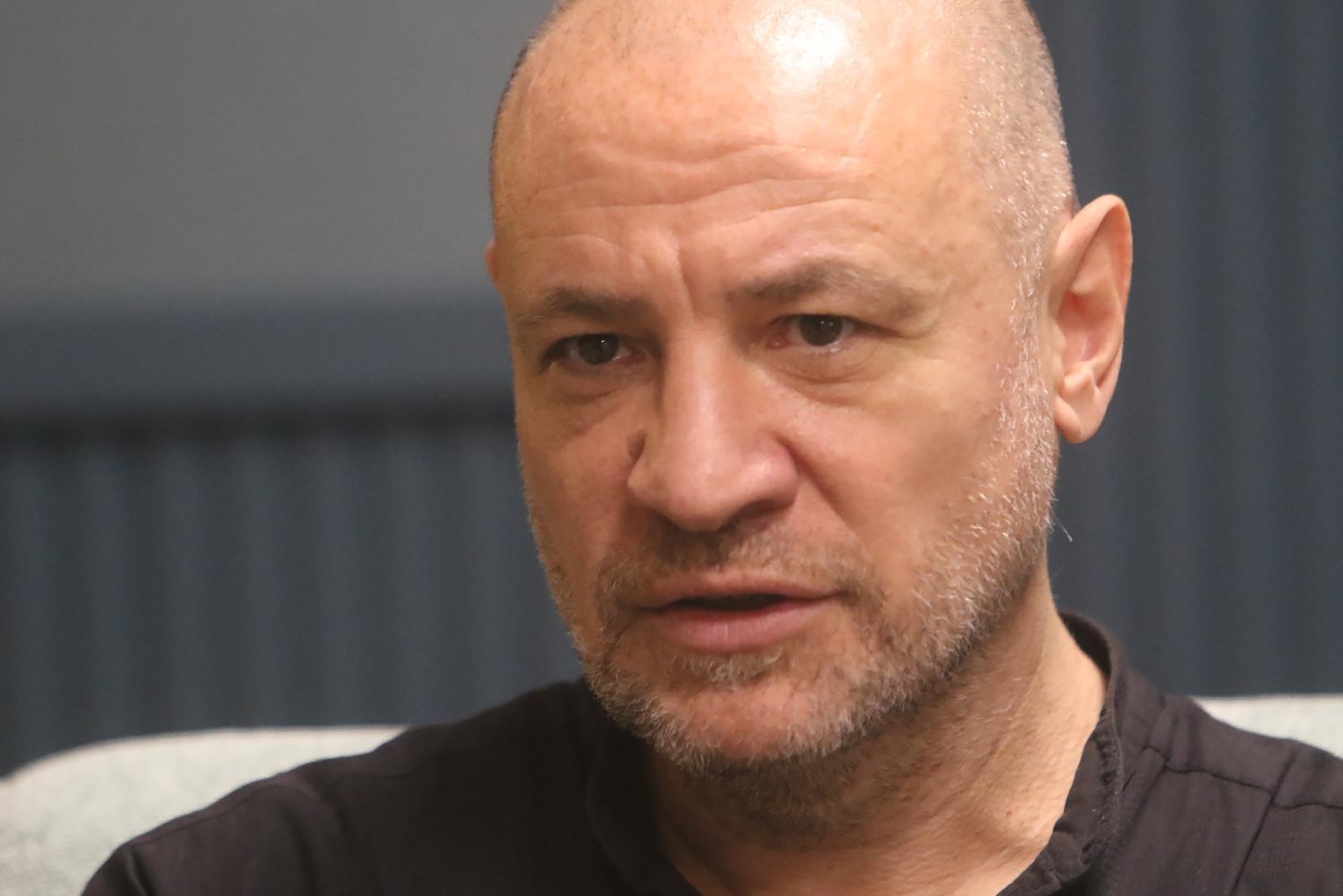 Mesto: Beograd
Datum: Tue Nov 19 13:40:22 CET 2024
Dogadjaj: KIOSK - Izjava FONET-u novinara nedeljnika Radar Vuka Cvijića u okviru serijala razgovora Kiosk o medijskoj sceni u Srbiji
Fotoreporter: Zoran Mrđa
Ličnosti: Vuk Cvijić
Izvor: FoNet