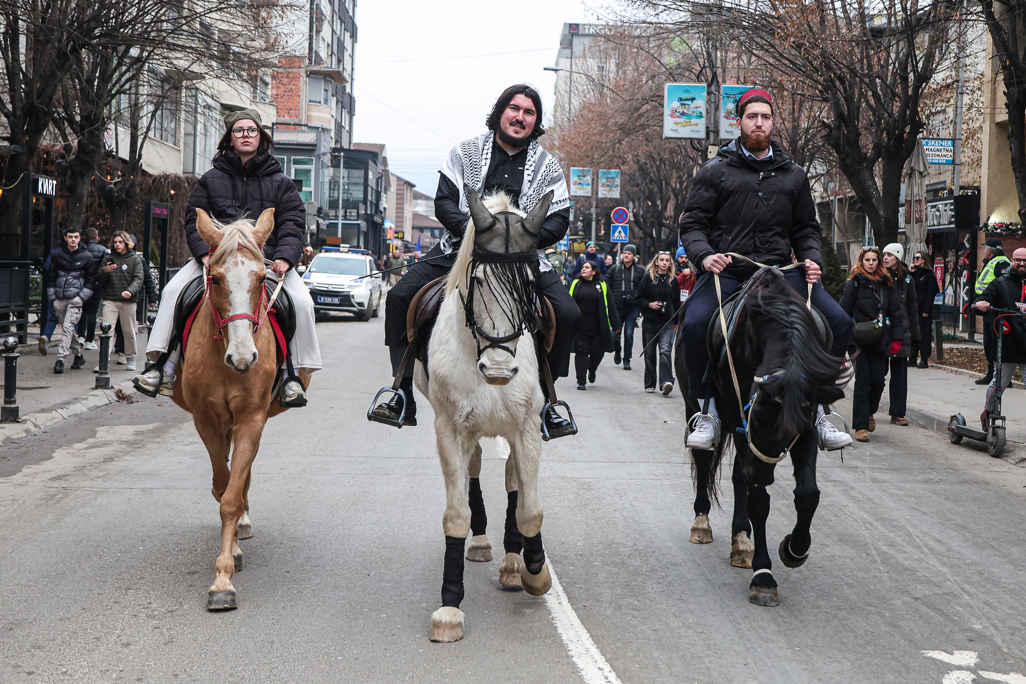 After 18 minutes of silence, a protest walk began through the city, and one group of participants also blocked the main road, which is a few hundred meters away from DUNP.