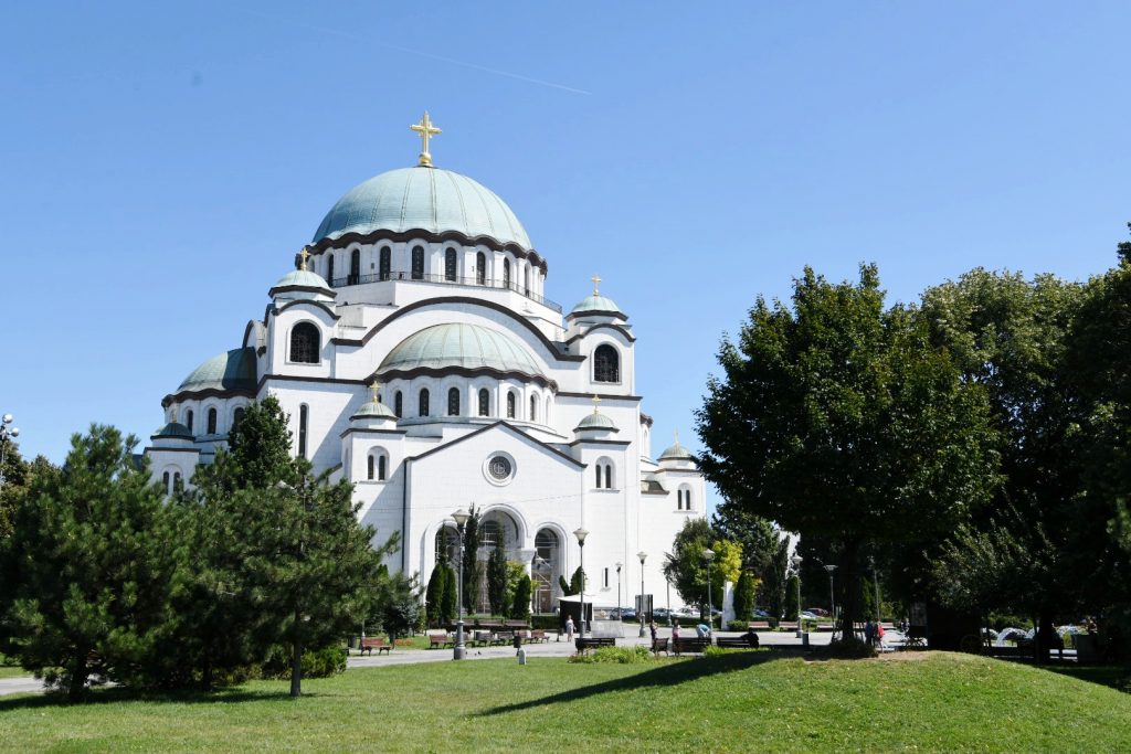 Beograd 27.08.2020. Hram Svetog Save, plato ispred Hrama Svetog Save, park, polomljene ploče, popucale ploče Foto: Vesna Lalić/Nova.rs