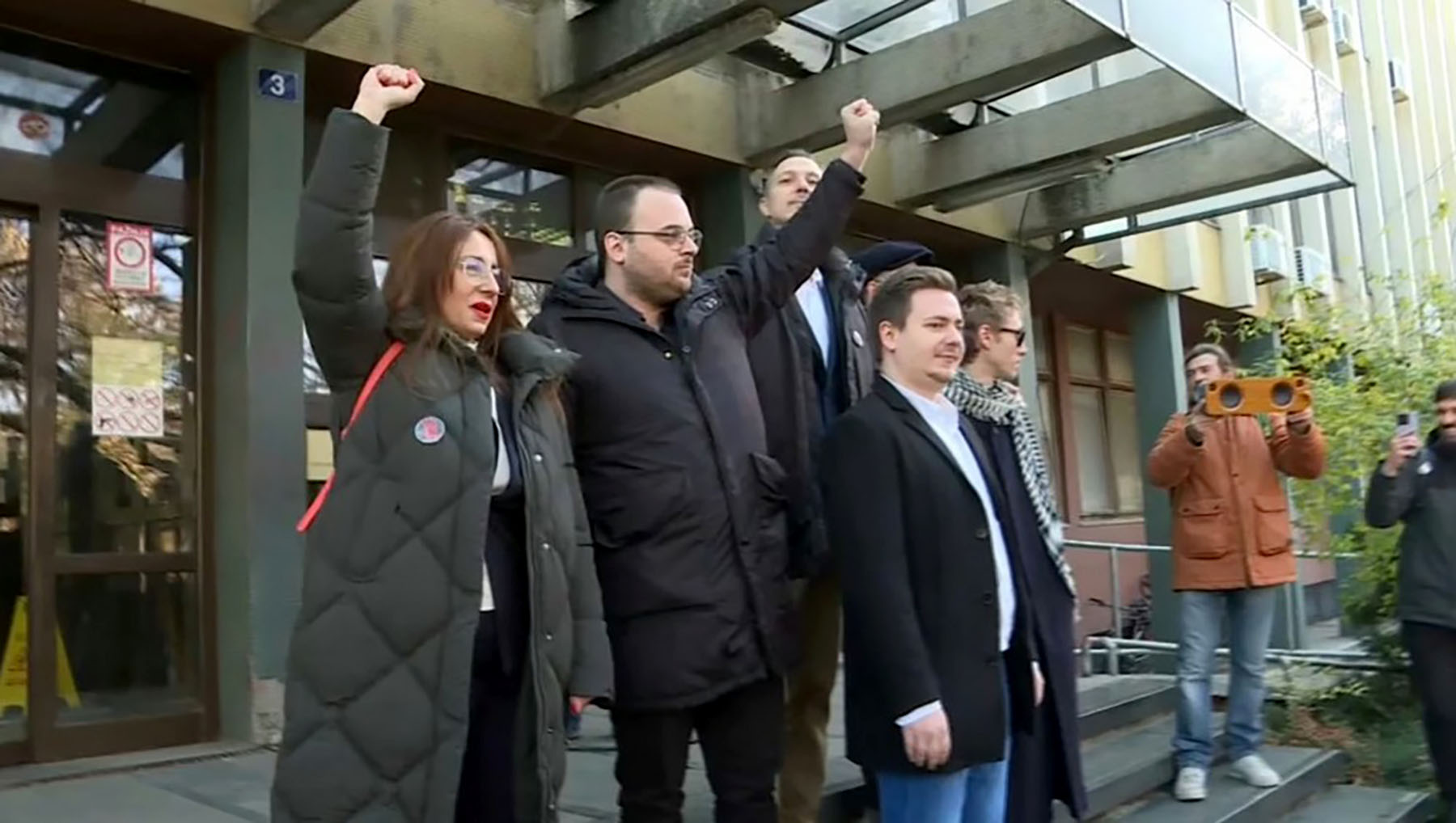 Sudjenje aktivistima 12 optuženih za pokušaj rušenja ustavnog poretka, izjavio je da se njima sudi da bi se "prekrilo" ko je odgovoran za pad nadstrešnice Železničke stanice u Novom Sadu