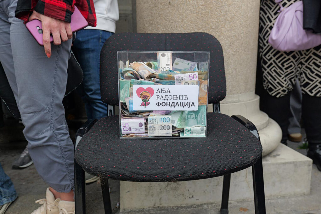 Mesto: Beograd
Datum: Mon Nov 17 13:34:03 CET 2025
Dogadjaj: DRUŠTVO - Pomen povodom godišnjice smrti studentkinje Anje Radonjić, koja je teško povređena u padu nadstrešnice na novosadskoj železničkoj stanici.
Fotoreporter: Milica Vučković
Izvor: FoNet