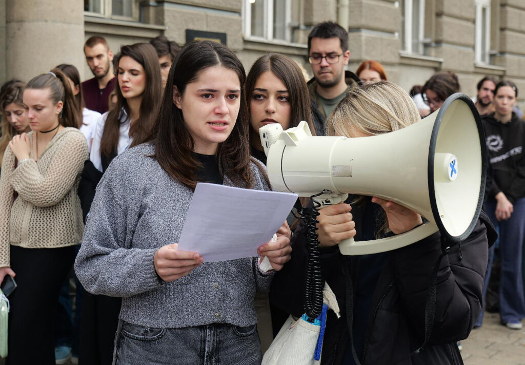 Mesto: Beograd
Datum: Mon Nov 17 13:35:02 CET 2025
Dogadjaj: DRUŠTVO - Pomen povodom godišnjice smrti studentkinje Anje Radonjić, koja je teško povređena u padu nadstrešnice na novosadskoj železničkoj stanici.
Fotoreporter: Milica Vučković
Izvor: FoNet