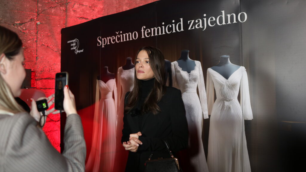 Autonomni ženski centar, „DOK NAS SMRT NE RASTAVI“
Kada simbol ljubavi i nade postane simbol borbe