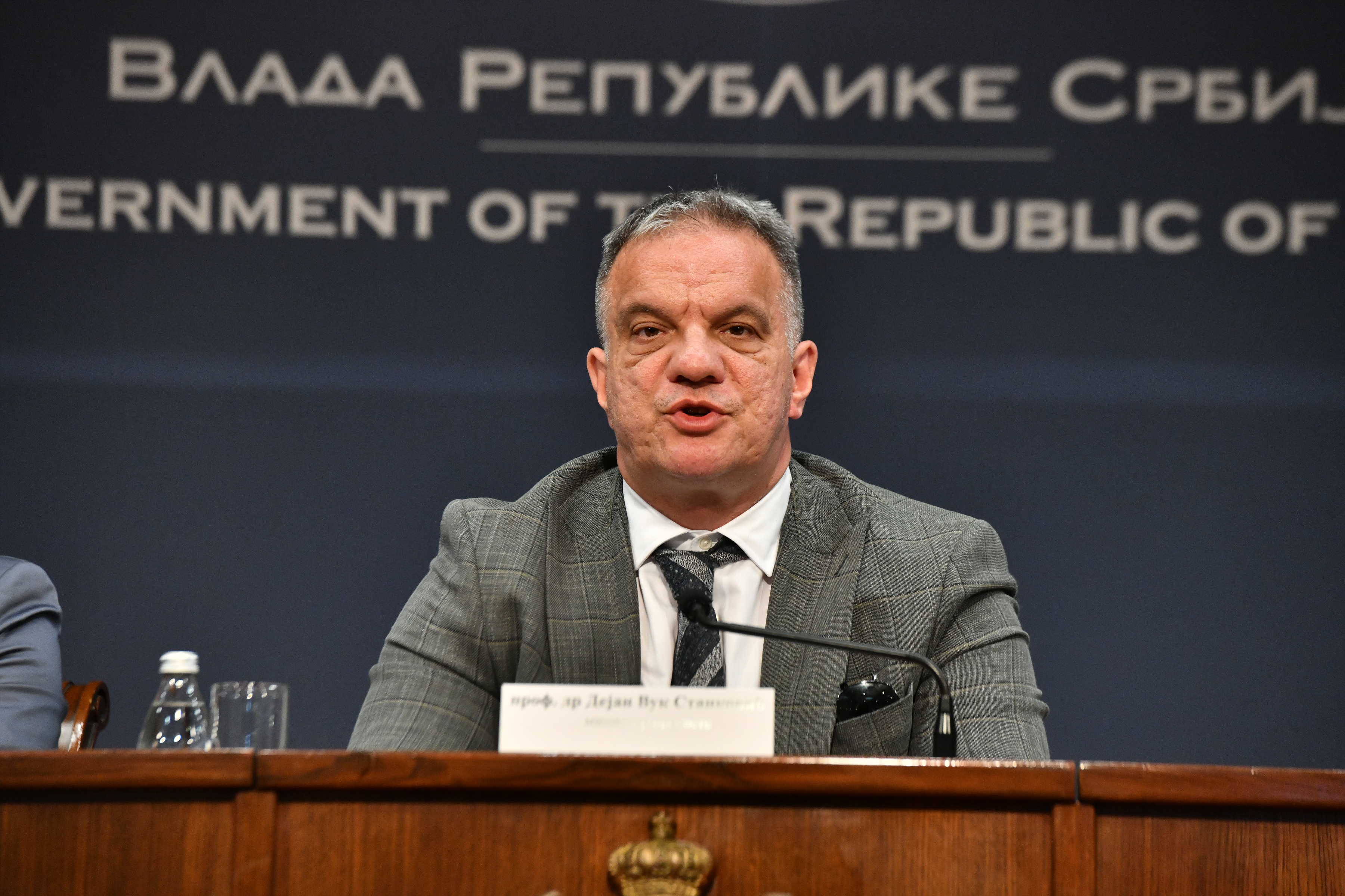 The Ministry of Education organized a press conference on the results of the final exam at the end of primary education.Ministarstvo prosvete organizovalo je konferenciju za medije o rezultatima zavrsnog ispita na kraju osnovnog obrazovanja.