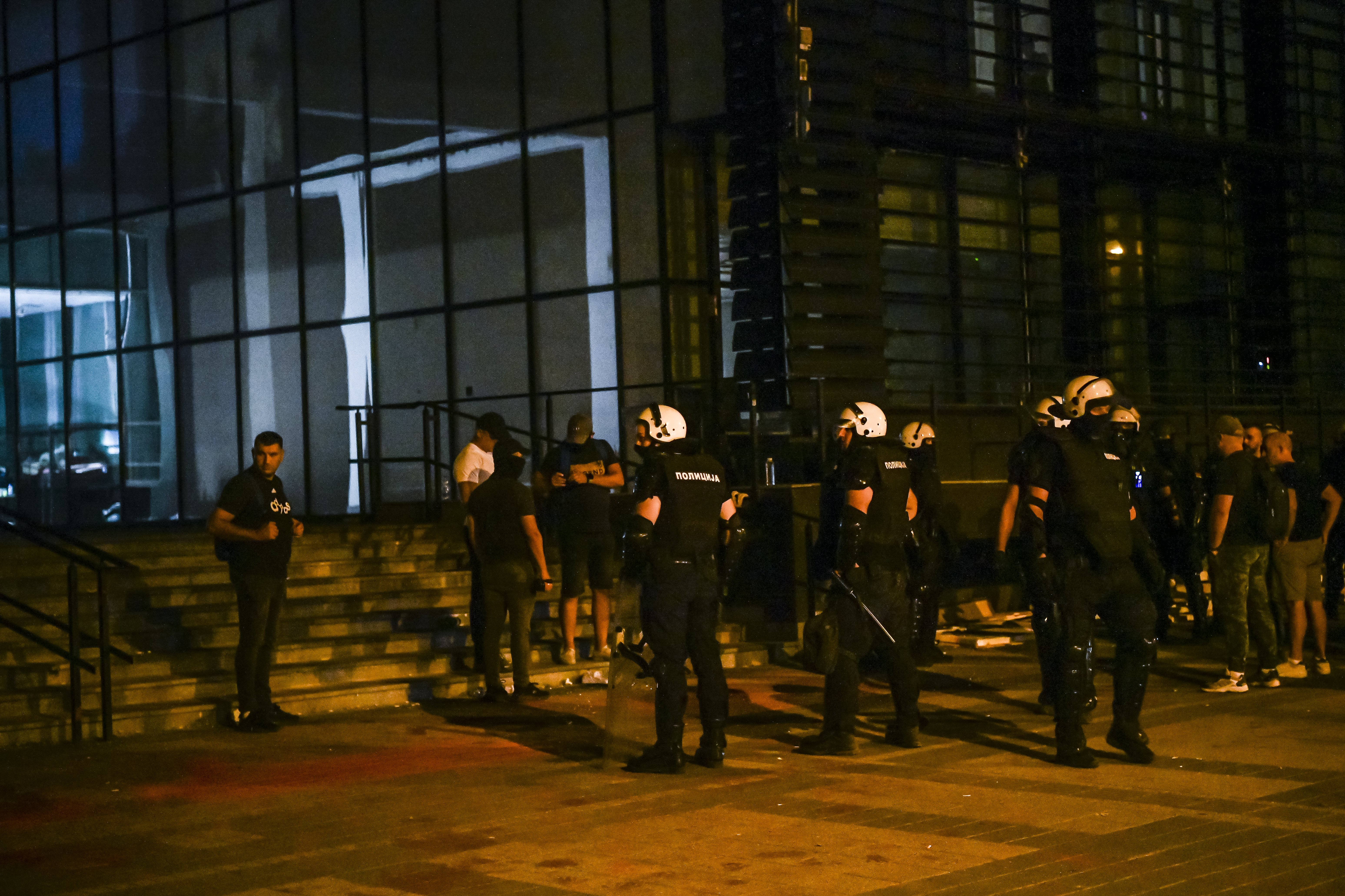 Rektorat, policija
Novi Sad 05. septembar 2025. Protest "Srbijo, da li se čujemo?" reakcija studenata u blokadi i građana na dešavanja ispred Filozofskog fakulteta i Rektorata  Foto: Goran Srdanov/Nova.rs