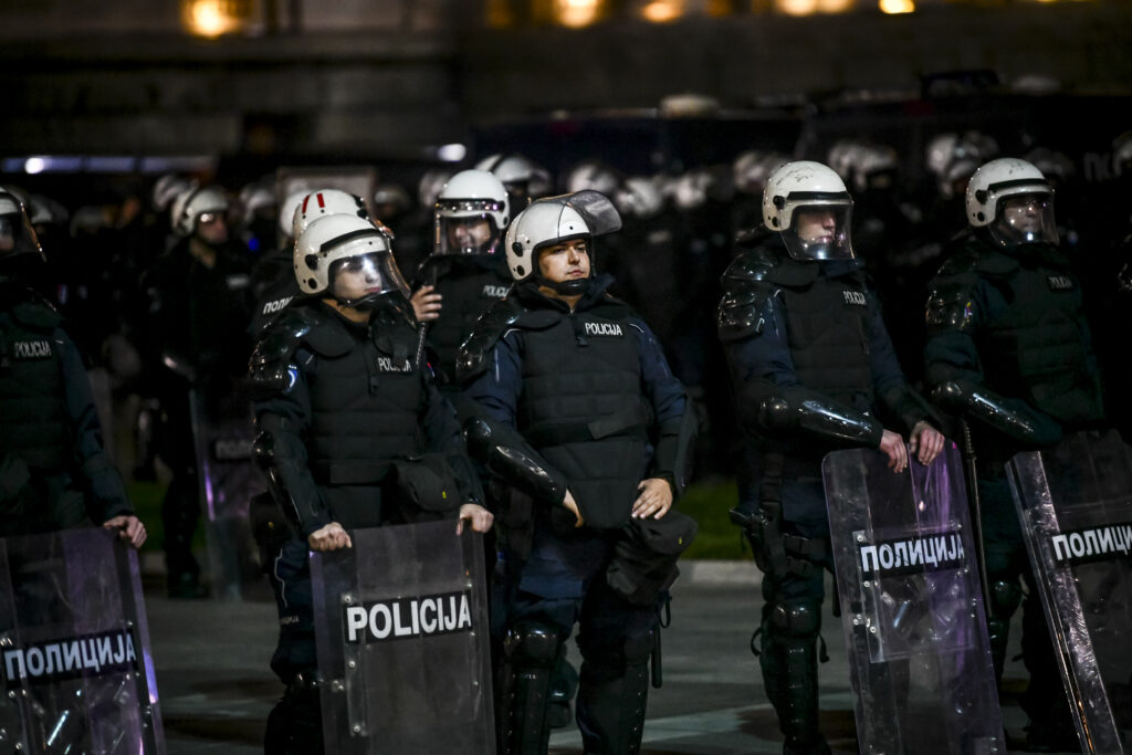 Beograd 06. novembar 2025. Skup podrške Dijani Hrki koja strajkuje gladju kod skupstine Srbije policija Foto:Goran Srdanov/Nova.rs