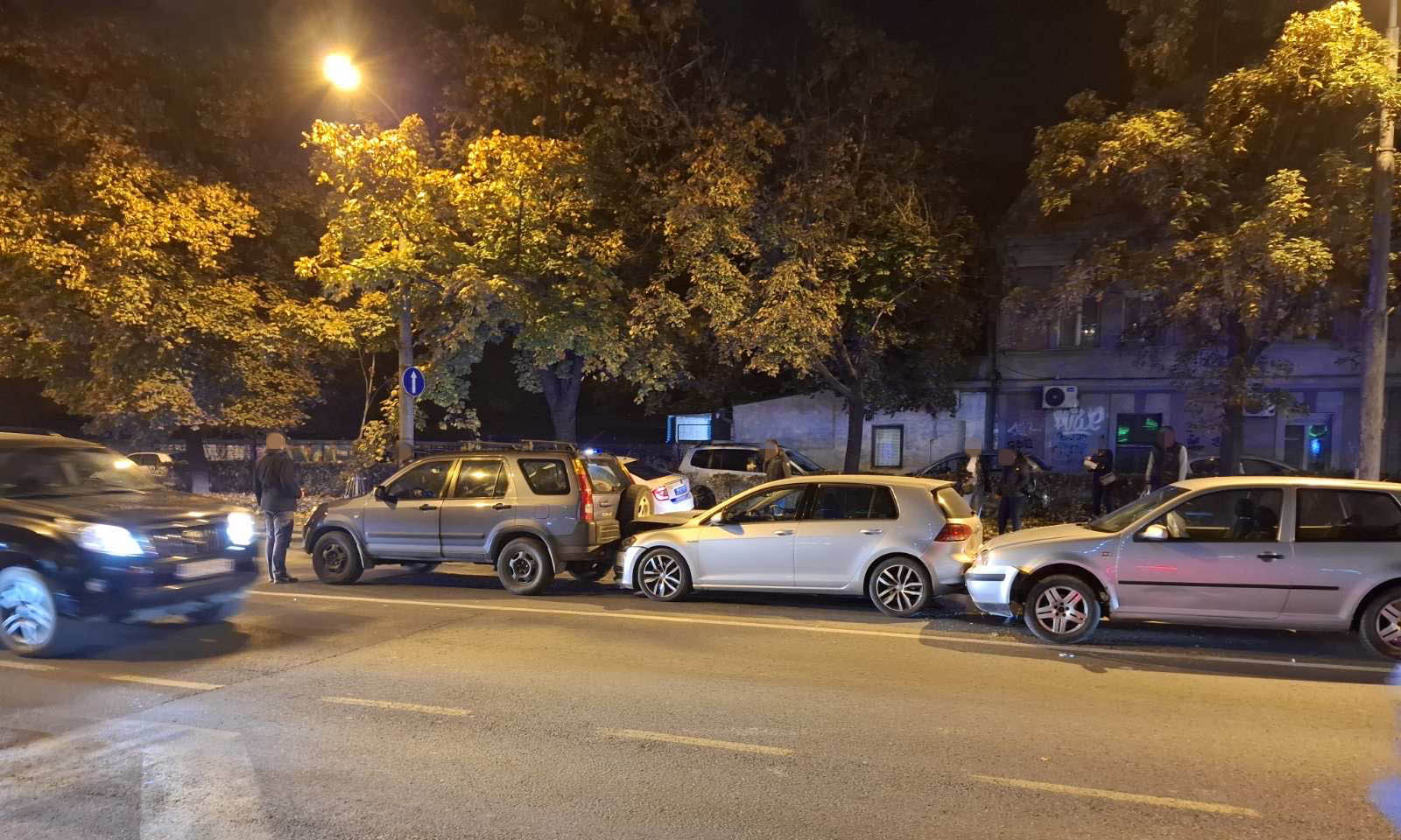 Lančani sudar saobraćajna nezgoda nesreća
u ulici 29. novembar, dogodio se lančani sudar automobila