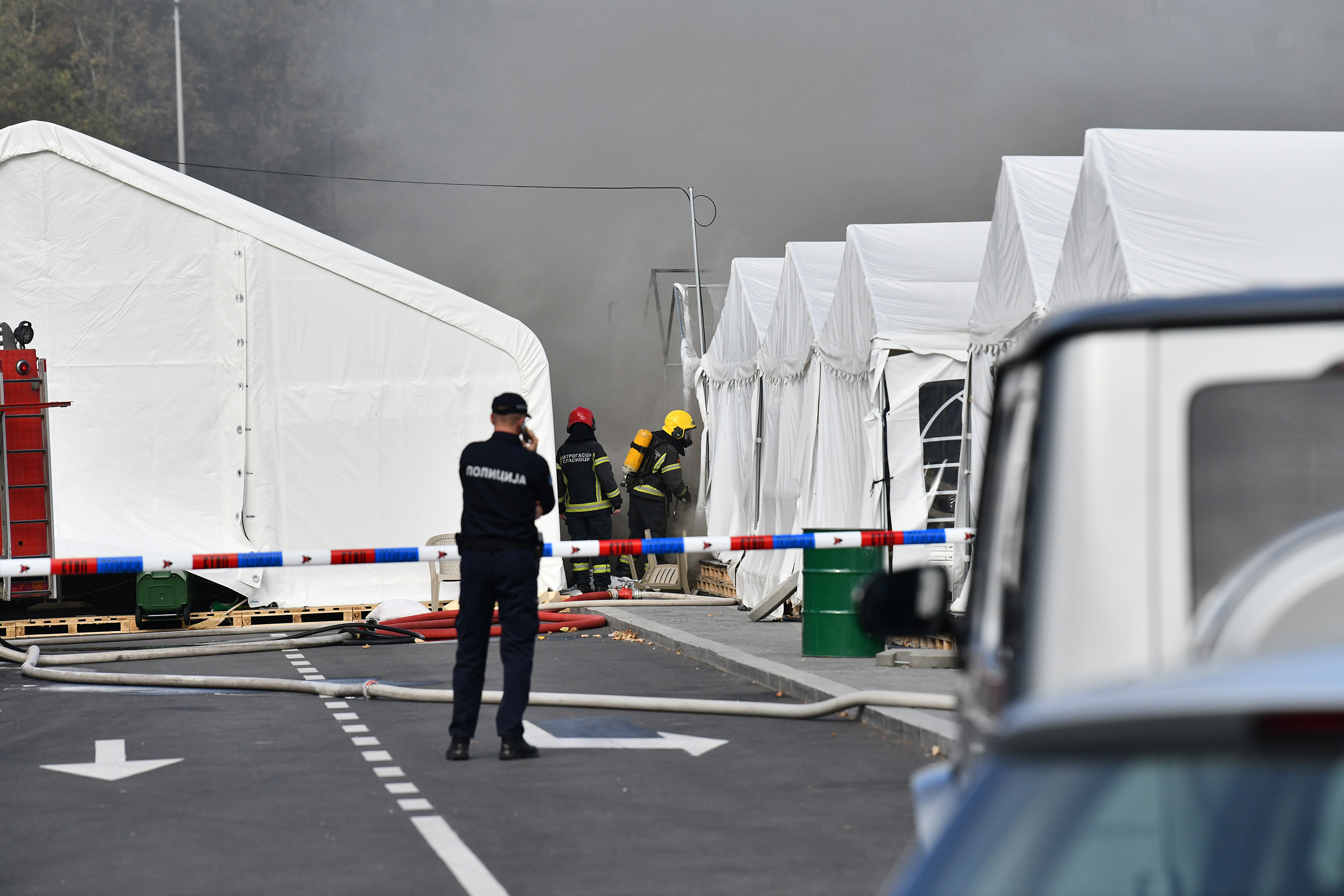 Beograd 22.10.2025. Požar ispred skupštine, ćacilend gori