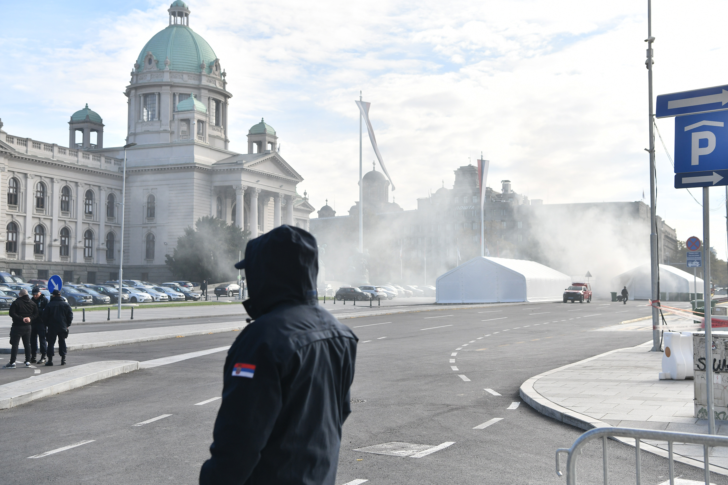 Beograd 22.10.2025. Požar ispred skupštine, ćacilend gori
