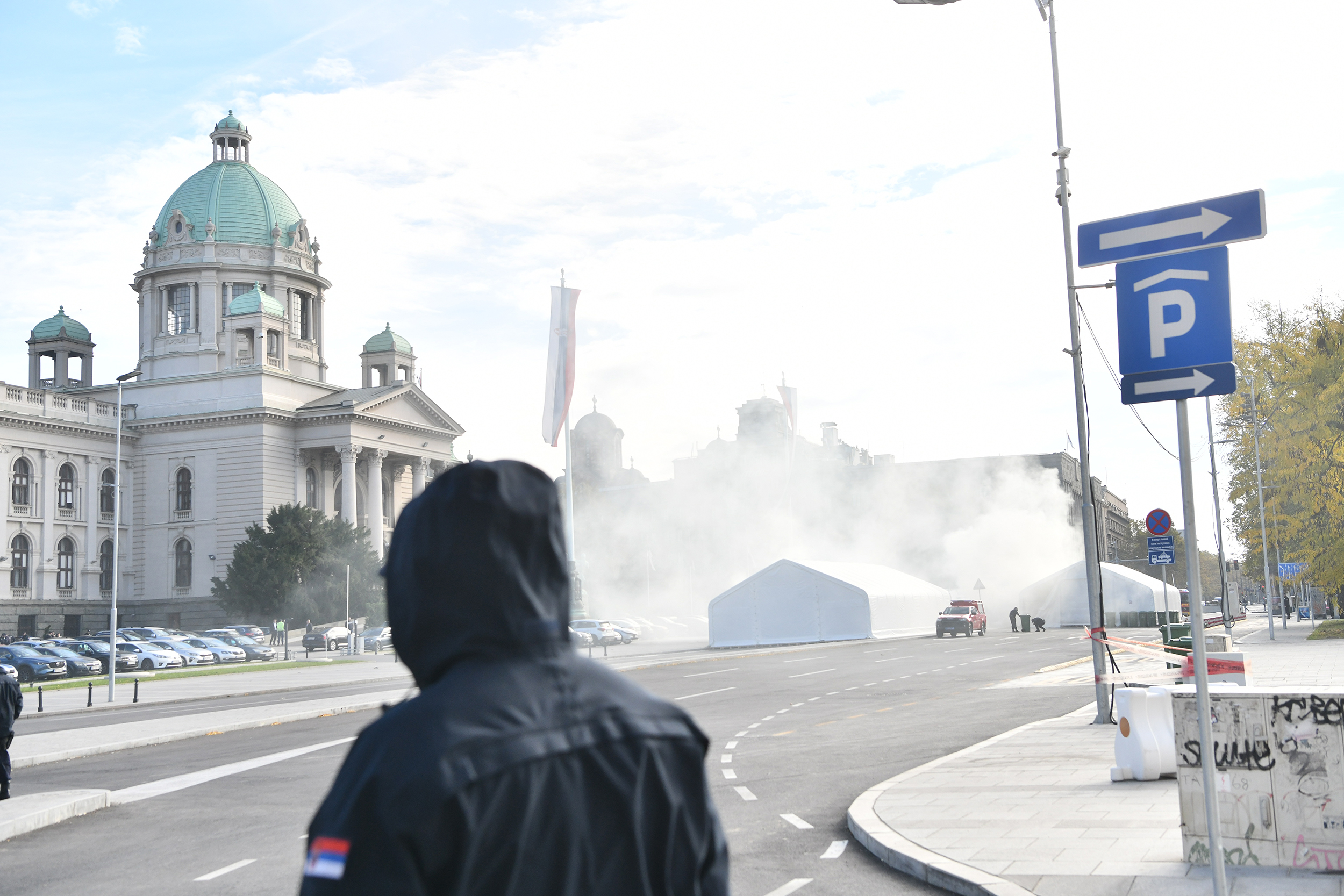 Beograd 22.10.2025. Požar ispred skupštine, ćacilend gori