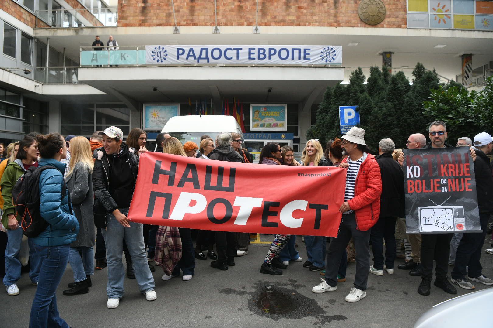beograd 30.09.2025 podrška koleginici Popadić " Važne stvari" ispred zgrade RTS-a   Foto:Filip Krainčanić/Nova.rs