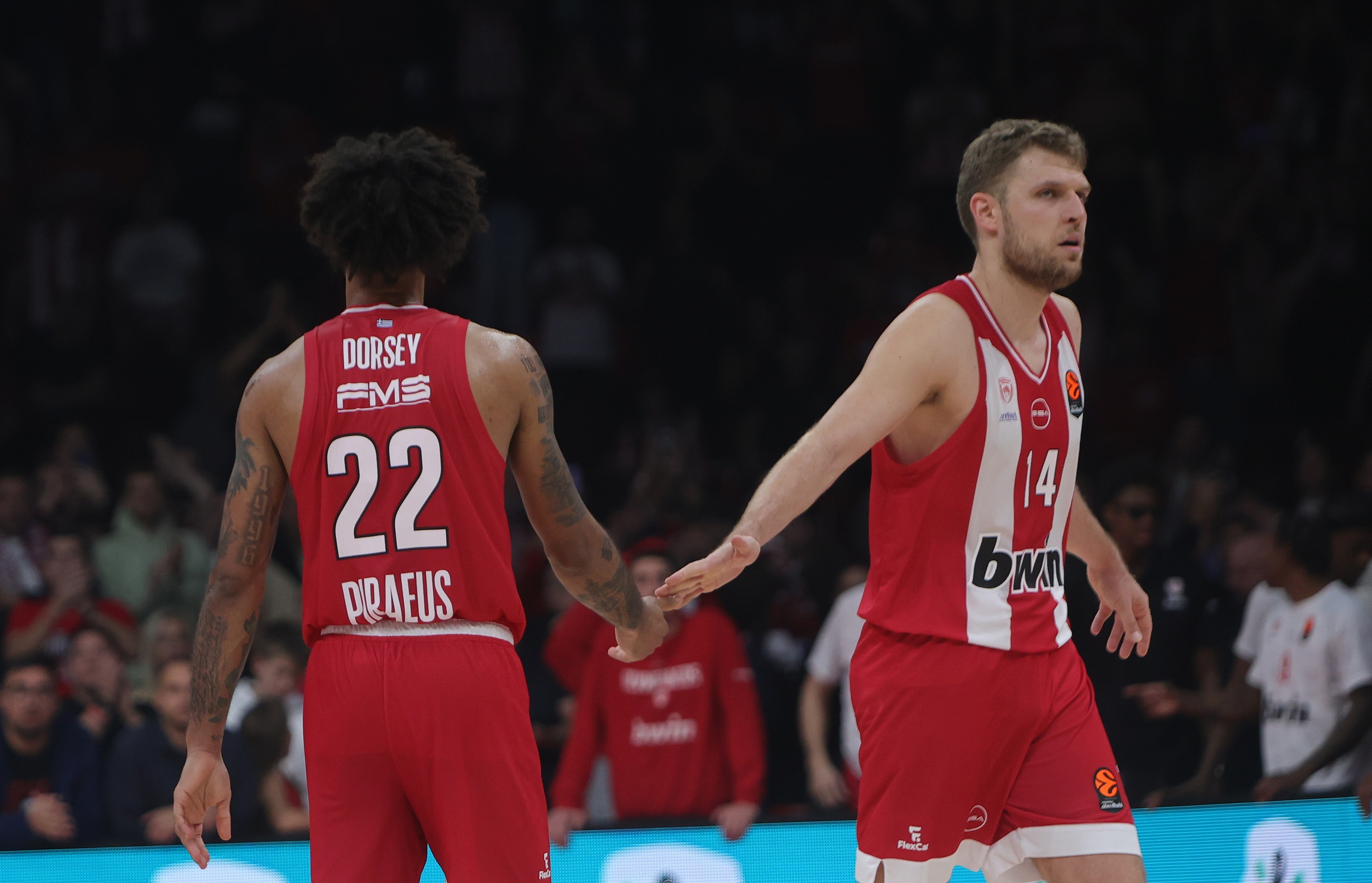 epa12511401 Olympiakos' Tyler Dorsey (L) and Aleksandar Vezenkov (R) react during the Euroleague Basketball match between Olympiakos Piraeus and Partizan Belgrade in Piraeus, Greece, 07 November 2025.  EPA/PETE ANDREOU
