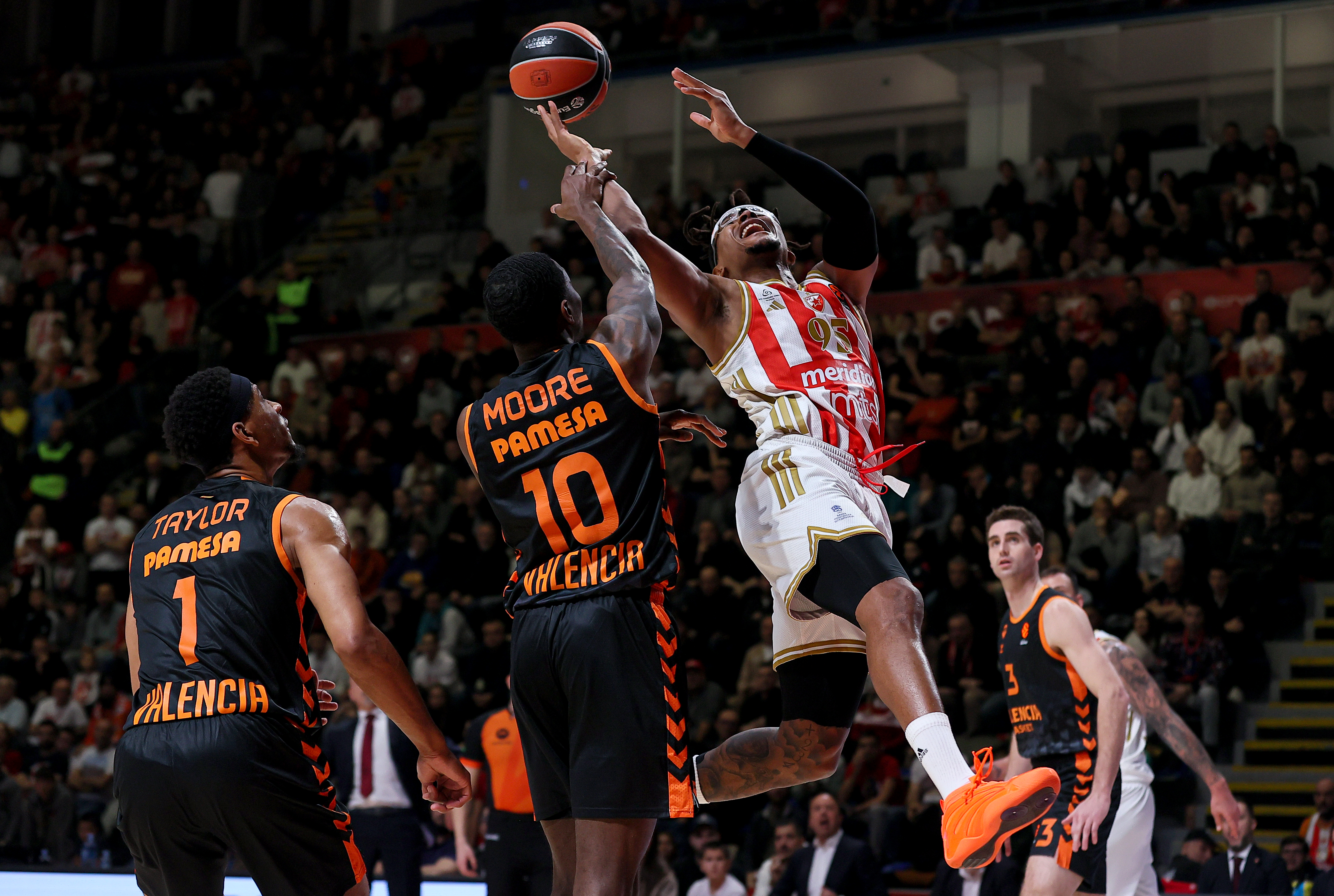 during Crvena Zvezda v Valencia Basket basketball match of Euroleague 2025/2026 round 20 on January 6. 2026. in Belgrade, Serbia.
(photo by Luka Milosavljevic/STARSPORT ©)