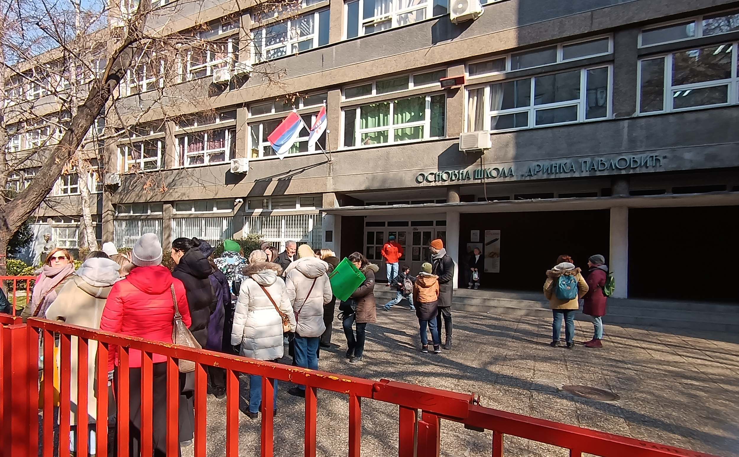 A meeting of parents in front of the elementary school "Drinka Pavlovic" in which some of the teachers suspended classes, who, together with teachers from other elementary schools in the municipality, started a protest walk to the Constitutional Court.S