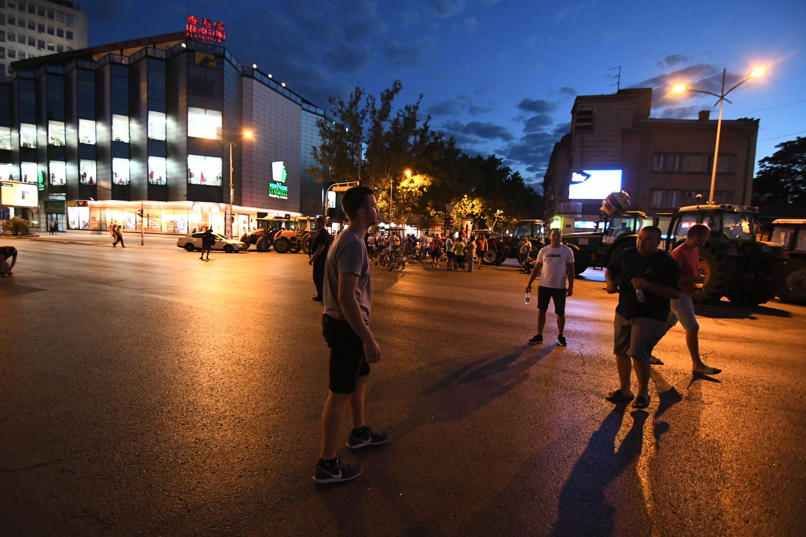 Novi Sad 11.08.2022. Protest paora, poljoprivrednika, seljaka, nocna blokada,