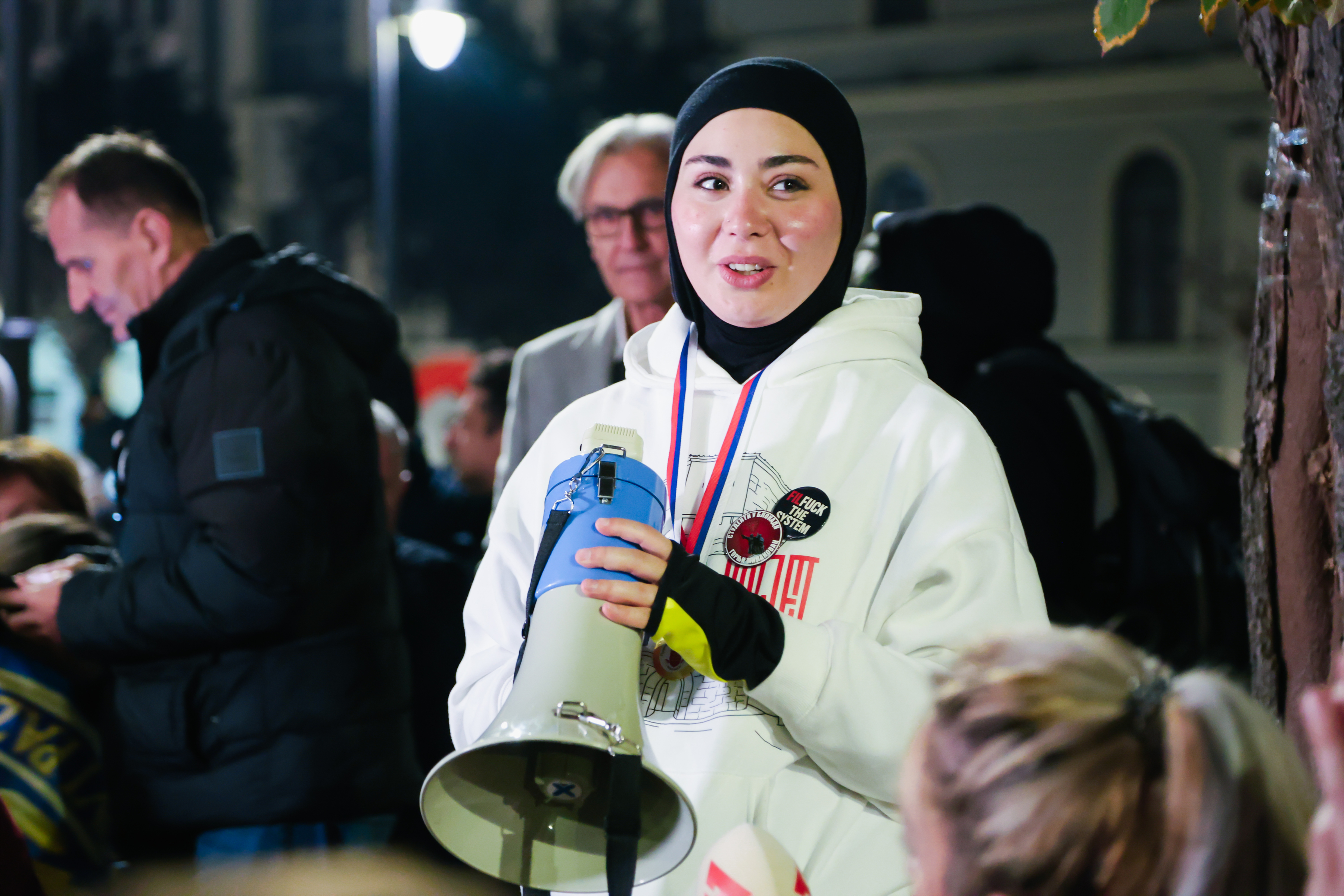 Students from Novi Pazar who will be walking to Novi Sad for the sixth day, arrived in Cacak, where they were welcomed.Studenti iz Novog Pazara koji vec sesti dan pesace ka Novom Sadu, stigli su u Cacak, gde im je priredjen docek.