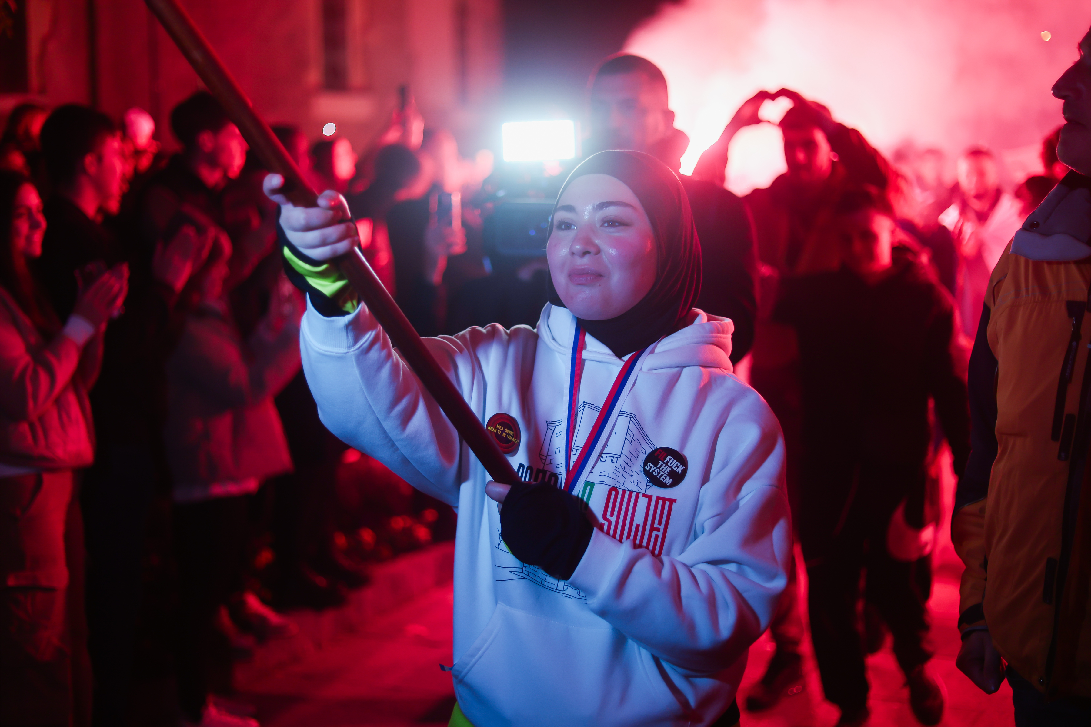 Students from Novi Pazar who will be walking to Novi Sad for the sixth day, arrived in Cacak, where they were welcomed.Studenti iz Novog Pazara koji vec sesti dan pesace ka Novom Sadu, stigli su u Cacak, gde im je priredjen docek.