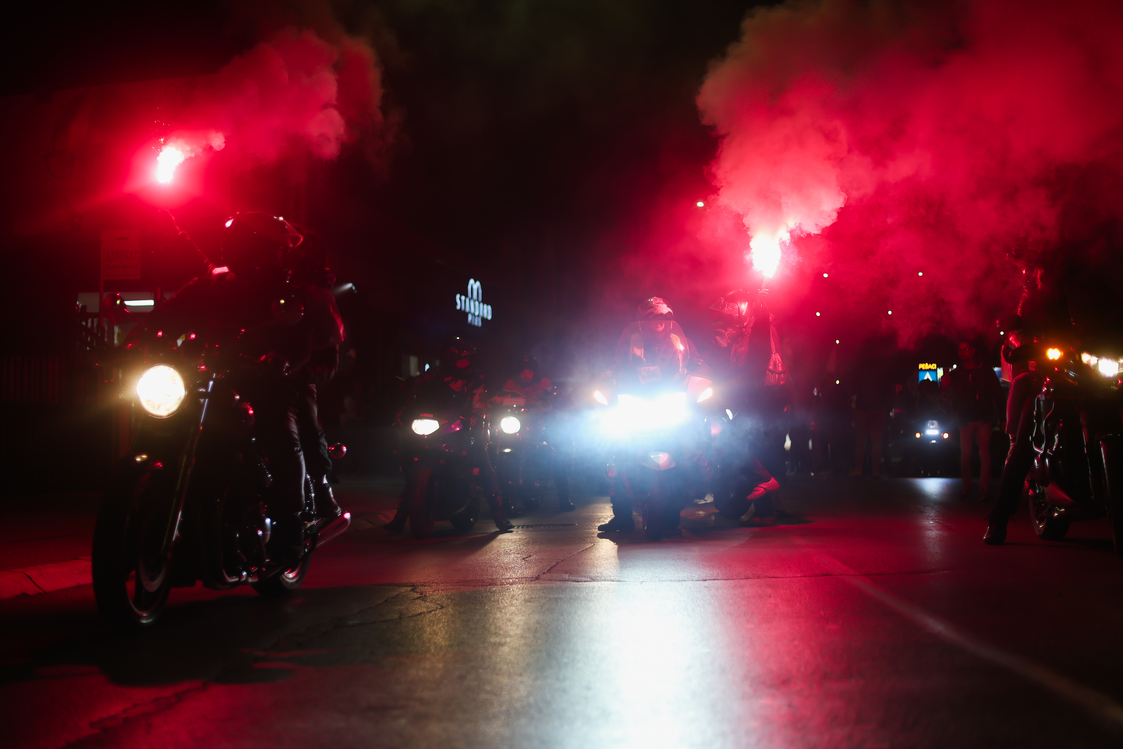 Students from Novi Pazar who will be walking to Novi Sad for the sixth day, arrived in Cacak, where they were welcomed.Studenti iz Novog Pazara koji vec sesti dan pesace ka Novom Sadu, stigli su u Cacak, gde im je priredjen docek.