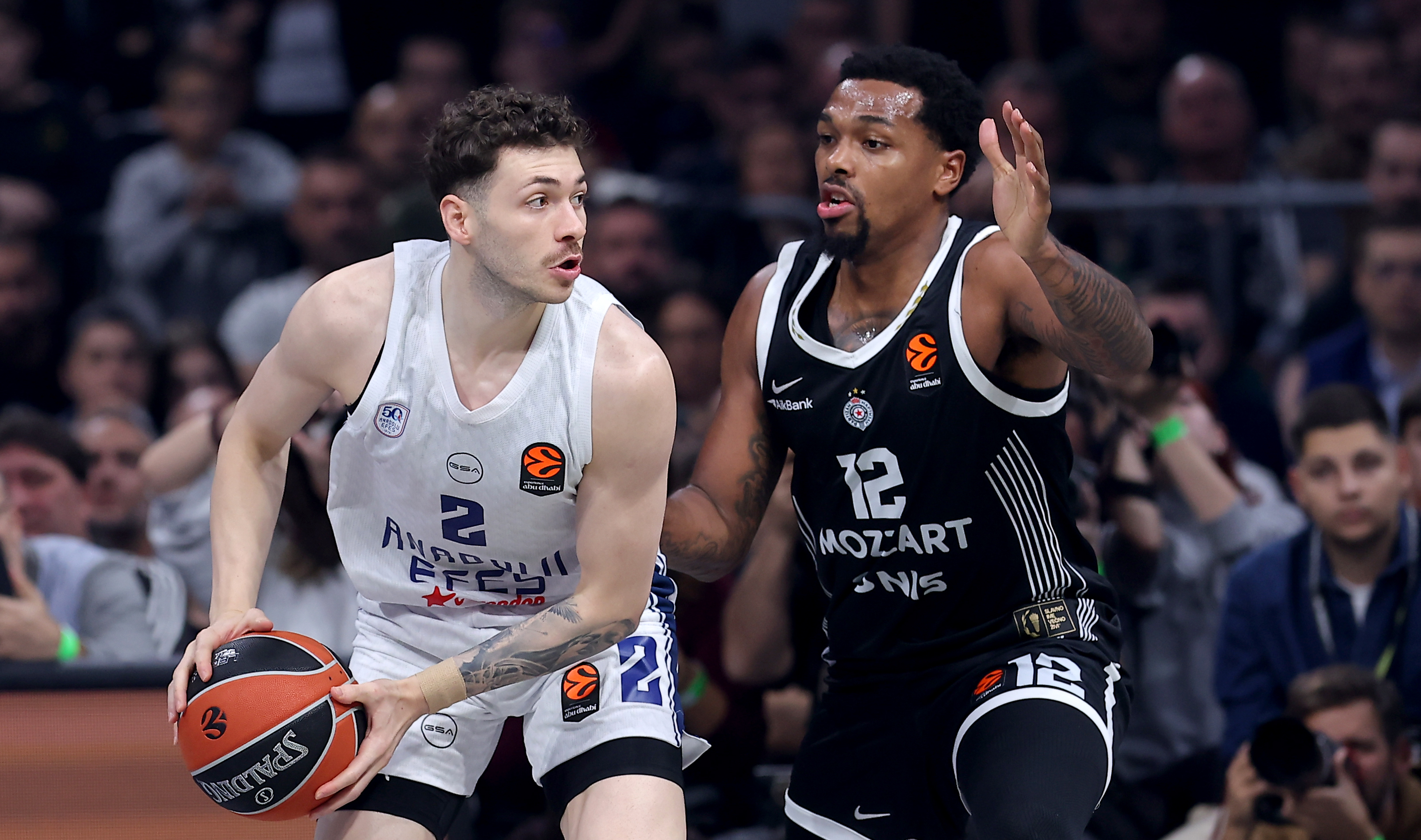 Efes' Sehmus Hazer vies with Sterling Brown during Euroleague basketball match between Partizan Belgrade and Anadolu Efes Istanbul on October 9. 2025. in Belgrade, Serbia.
(photo by Pedja Milosavljevic/STARSPORT ©)