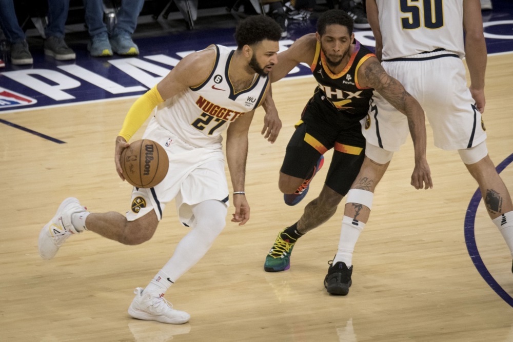 epa10614750 Cameron Payne (R) of the Phoenix Suns defends against Jamal Murray (L) of the Denver Nuggets during game 4 of the NBA Western Conference semi-final at Footprint Center in Phoenix, Arizona, USA, 07 May 2023.  EPA/Rick D'Elia  SHUTTERSTOCK OUT