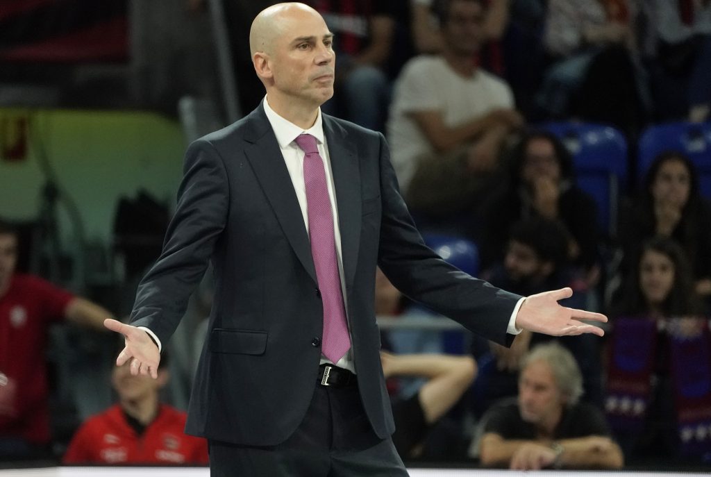 epa10244201 Baskonia's head coach Joan Penarroya reacts during a Euroleague basketball match between Cazoo Baskonia and Partizan Belgrade, in Vitoria, Basque Country, northern Spain, 14 October 2022.  EPA-EFE/L. Rico