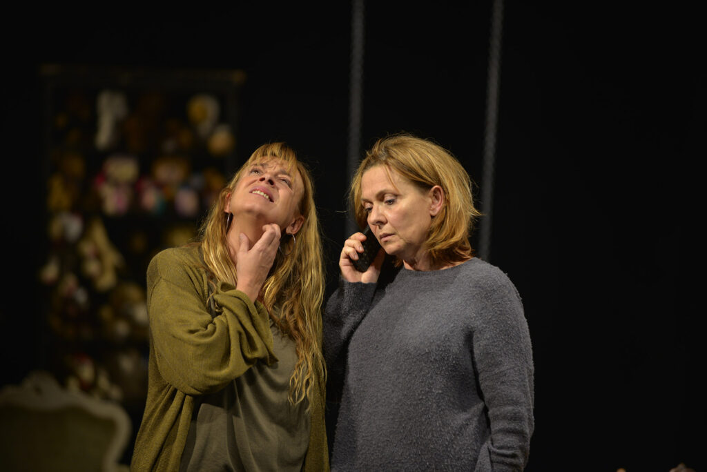 STOTO IZVOĐENJE PREDSTAVE VRAT OD STAKLA