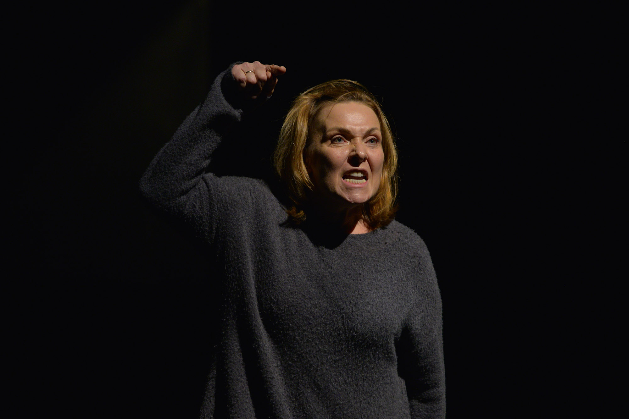 STOTO IZVOĐENJE PREDSTAVE VRAT OD STAKLA