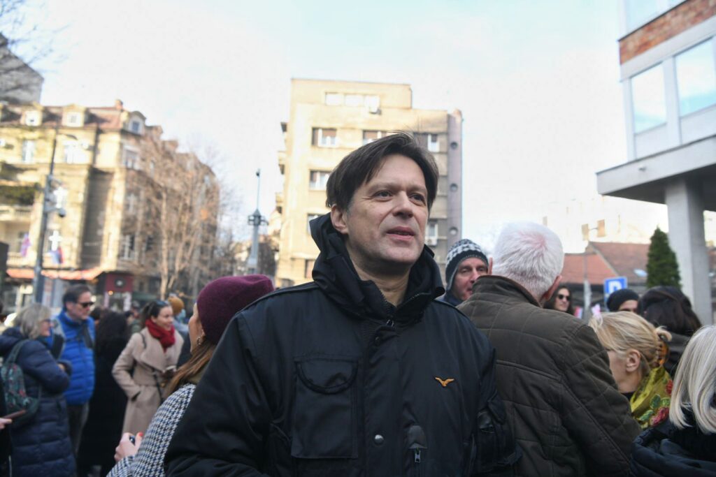 RTS zgrada,  glumci protest  podrska profesorima i studentima drzavnog univerziteta u novom pazaru