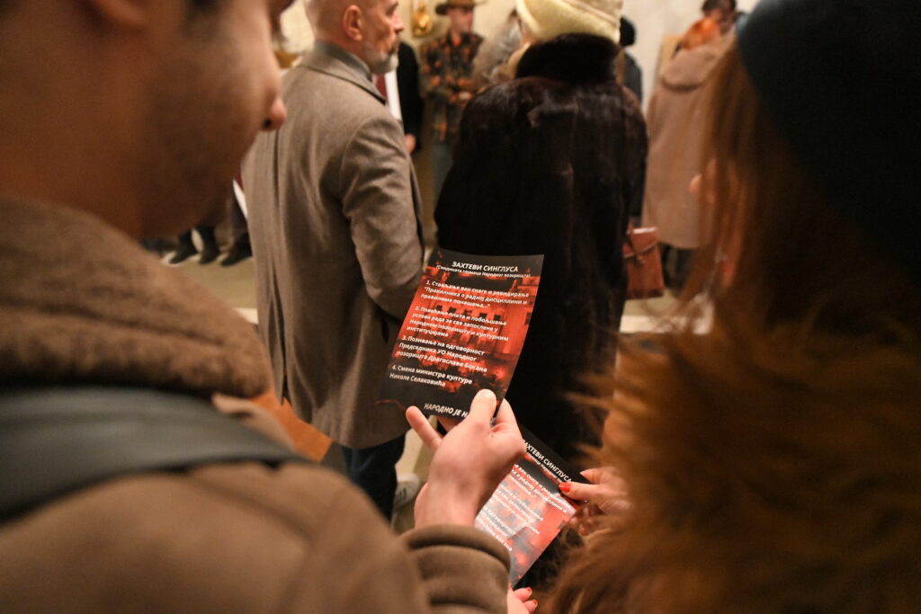 Beograd 07.12.2025. Štrajk upozorenja zaposlenih u Narodnom pozorištu u Beogradu. Narodno pozorište, štrajk upozorenja Foto: Nova.rs