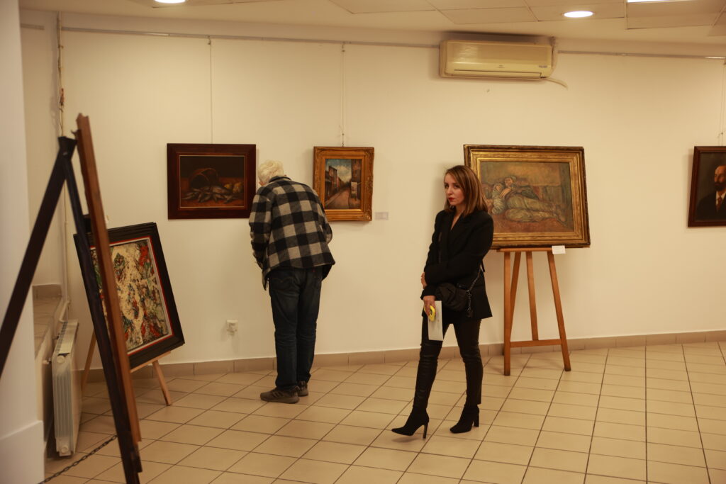 U Makedonskom kulturnom informativnom centru večeras je svečano otvorena izložba slika makedonskih autora, iz privatne kolekcije Igora Stankovića.