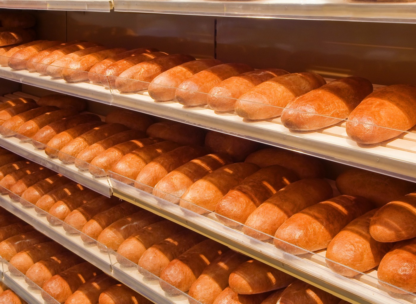 Loaves of bread on shelves in a store,Image: 90027205, License: Rights-managed, Restrictions: , Model Release: no, Credit line: Afis / Digifoodstock / Profimedia
