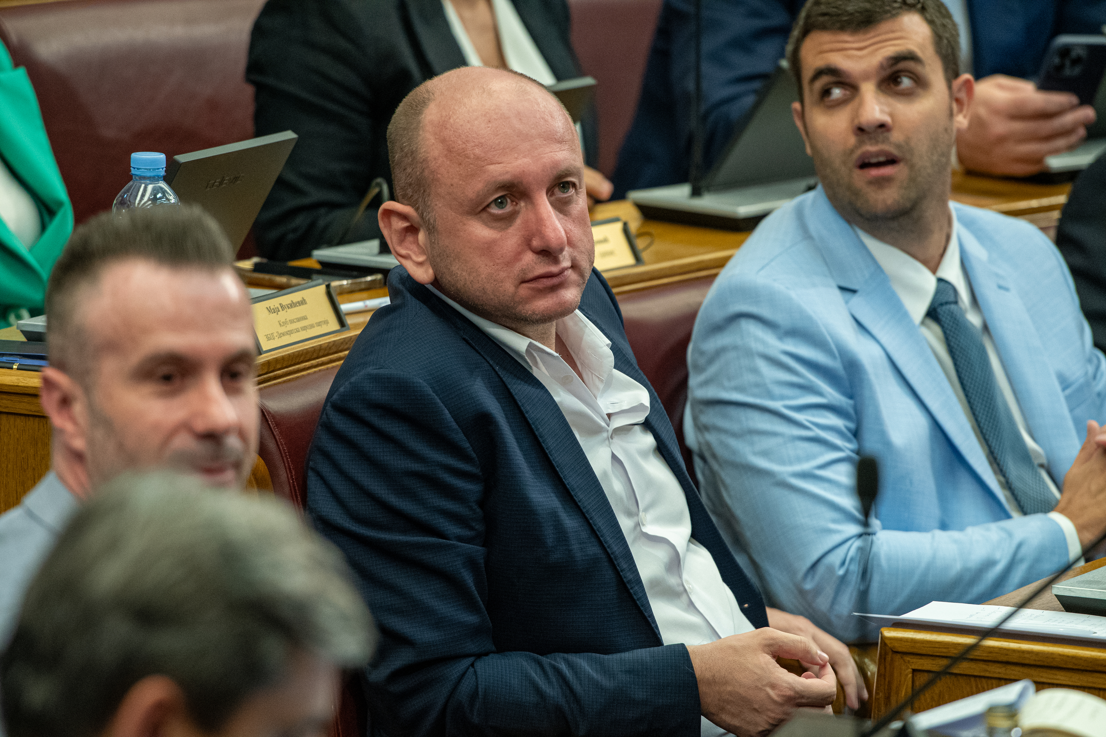 The session of the Assembly of Montenegro is in progress, where the reconstruction of the 44th Government of Montenegro is being discussed.U toku je sednica Skupstine Crne Gore na kojoj se raspravlja o rekonstrukciji 44. Vlade Crne Gore.