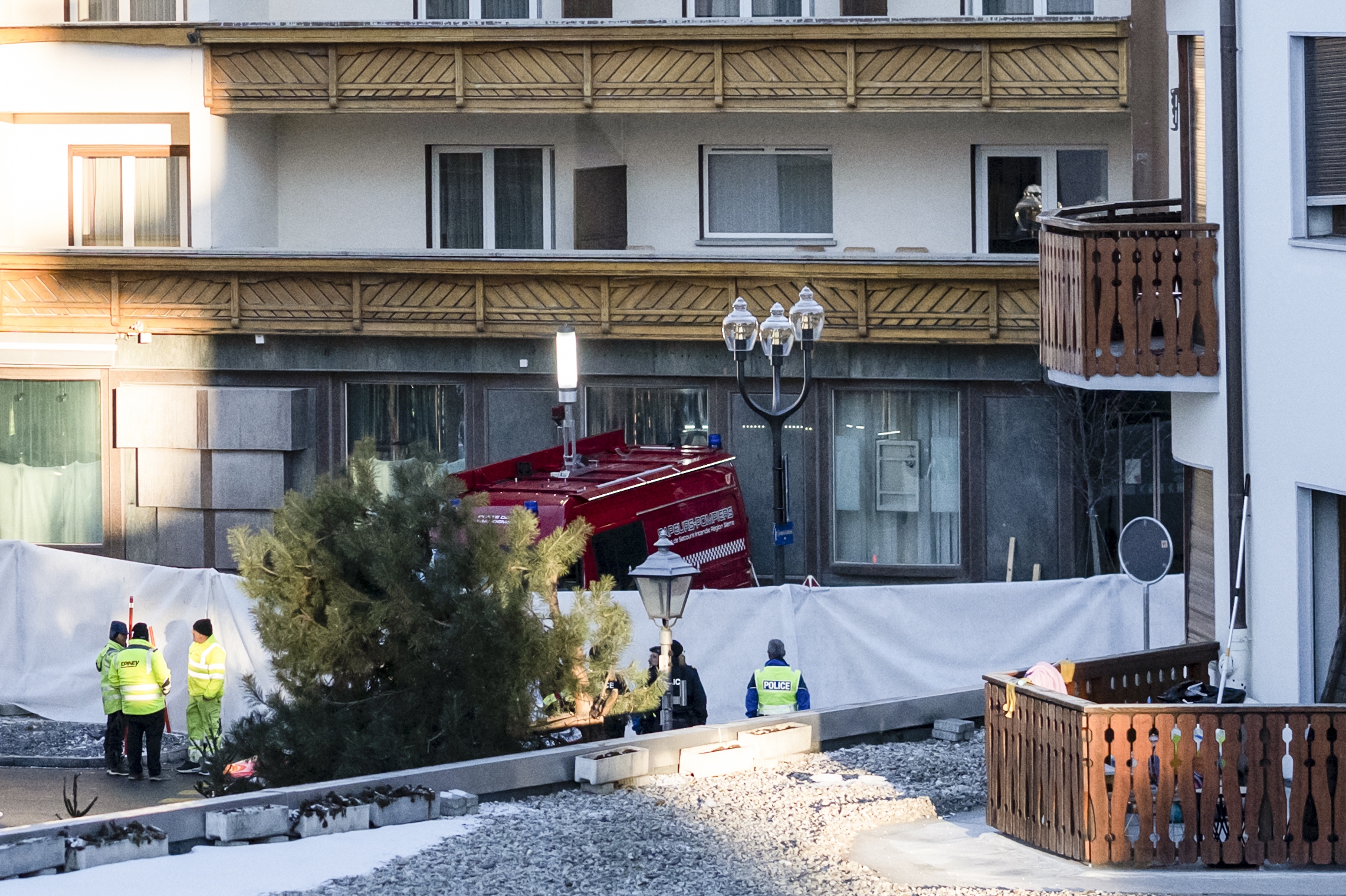 Fire in Swiss ski resort bar leaves several people dead