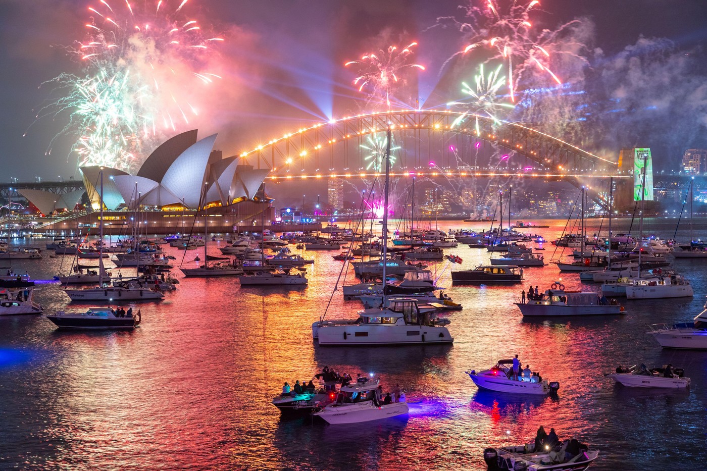 Sydney, Australia. 31 December 2025. Australia anticipates the arrival of 2026 with a 9pm fireworks show ahead of the midnight fireworks spectacular on Sydney Harbour. Credit: Robert Wallace / Wallace Media Network / Alamy Live News.