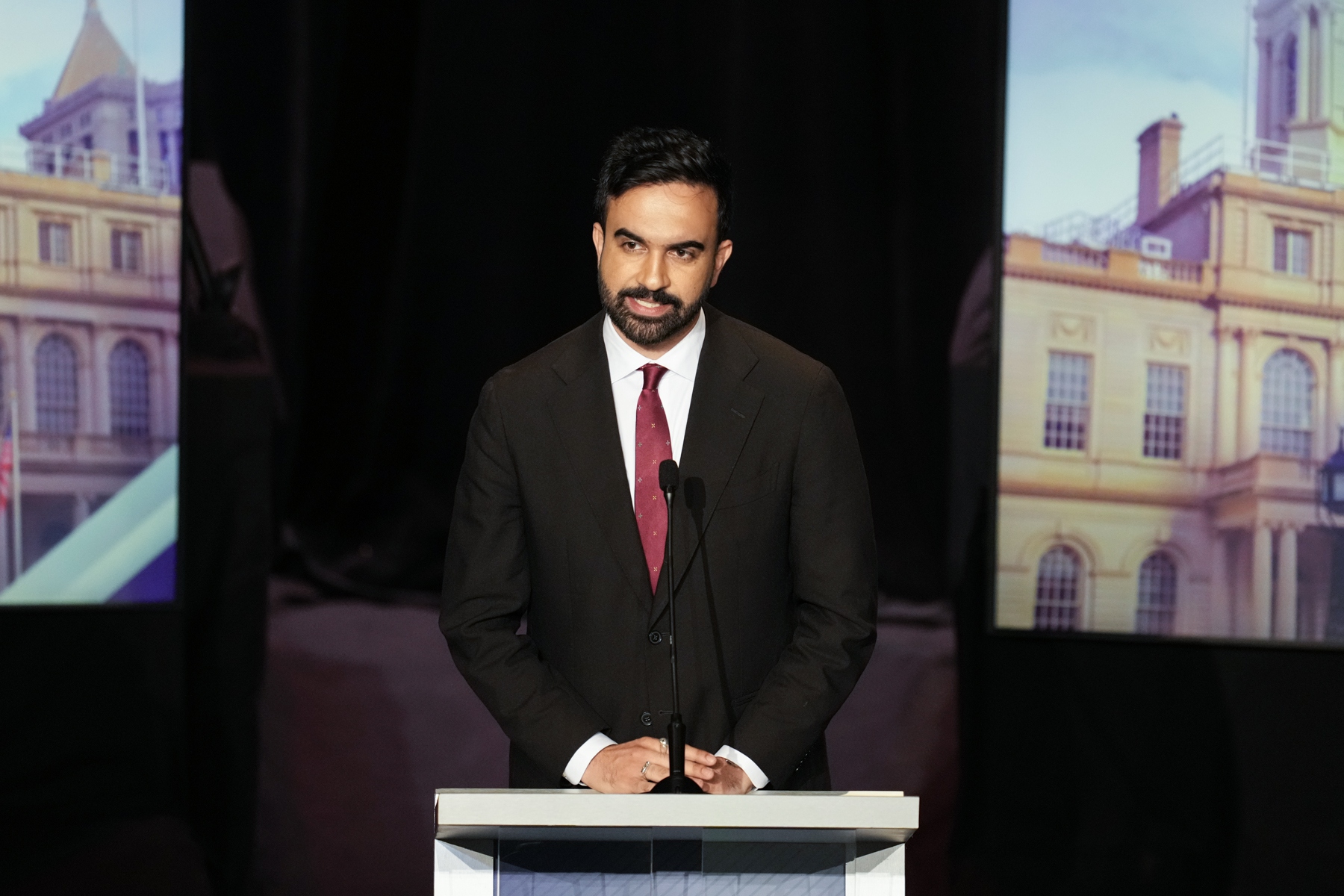 Seven candidates take part in the final New York City mayoral debate