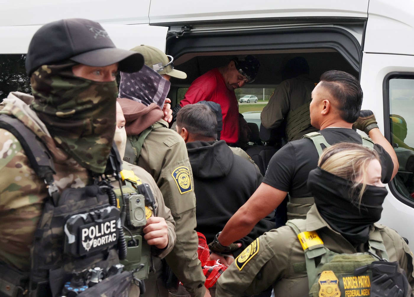 US-NEWS-ILL-CARPENTERSVILLE-ICE-RAIDS-TB