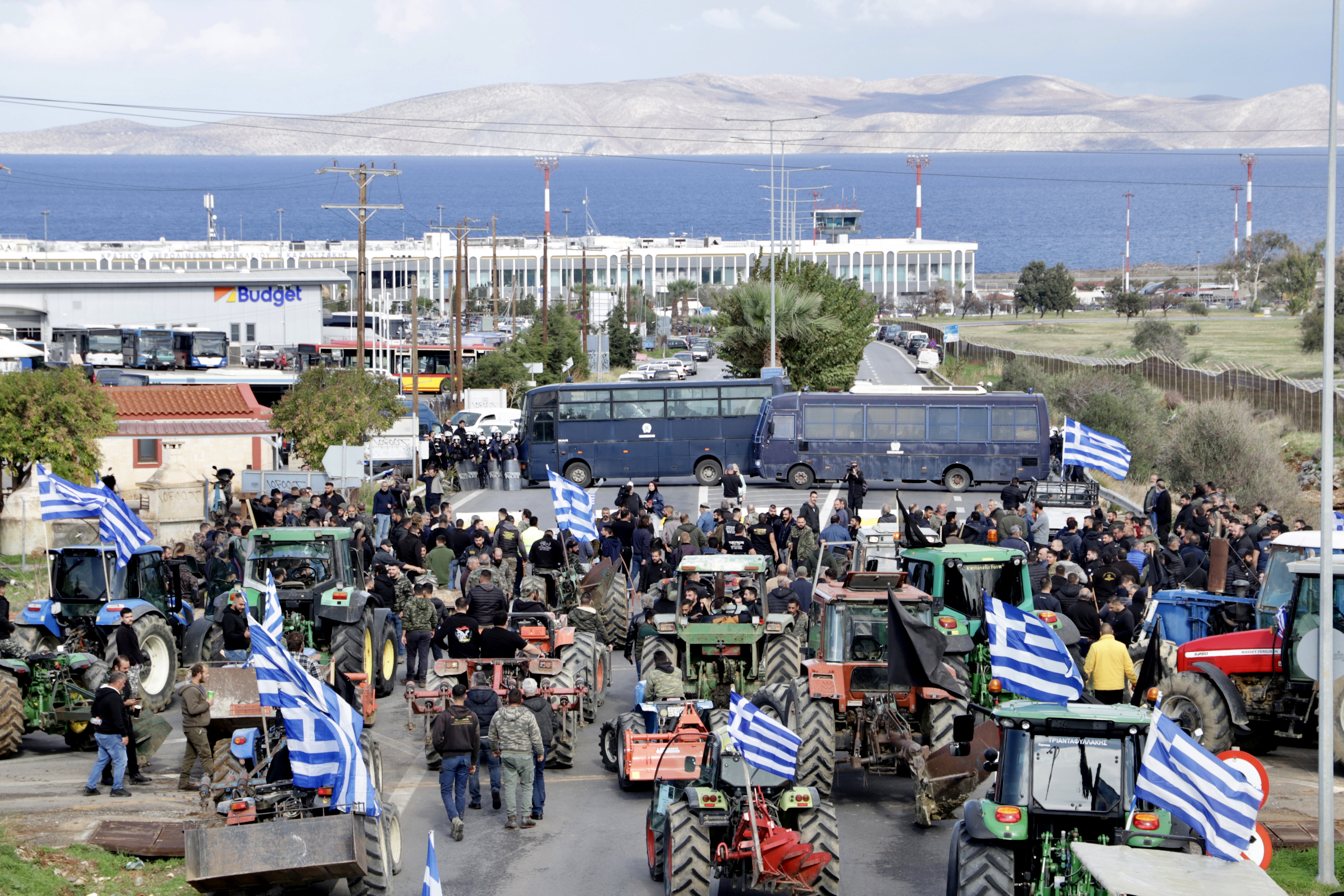 Greek farmers continue protests nationwide