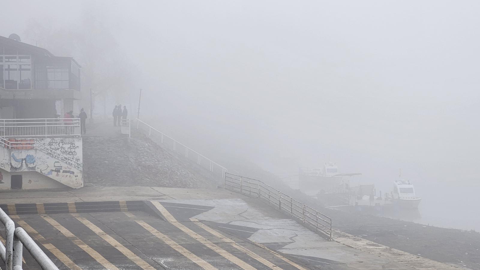 11.12.2025. Slavonski Brod - Prevrnuo se čamac u Savi u Slavonskom Brodu u četvrtak rano ujutro, policija je iz hladne rijeke izvukla više od deset ljudi, Photo: Zeljka Gavranovic/PlusPortal/PIXSELL