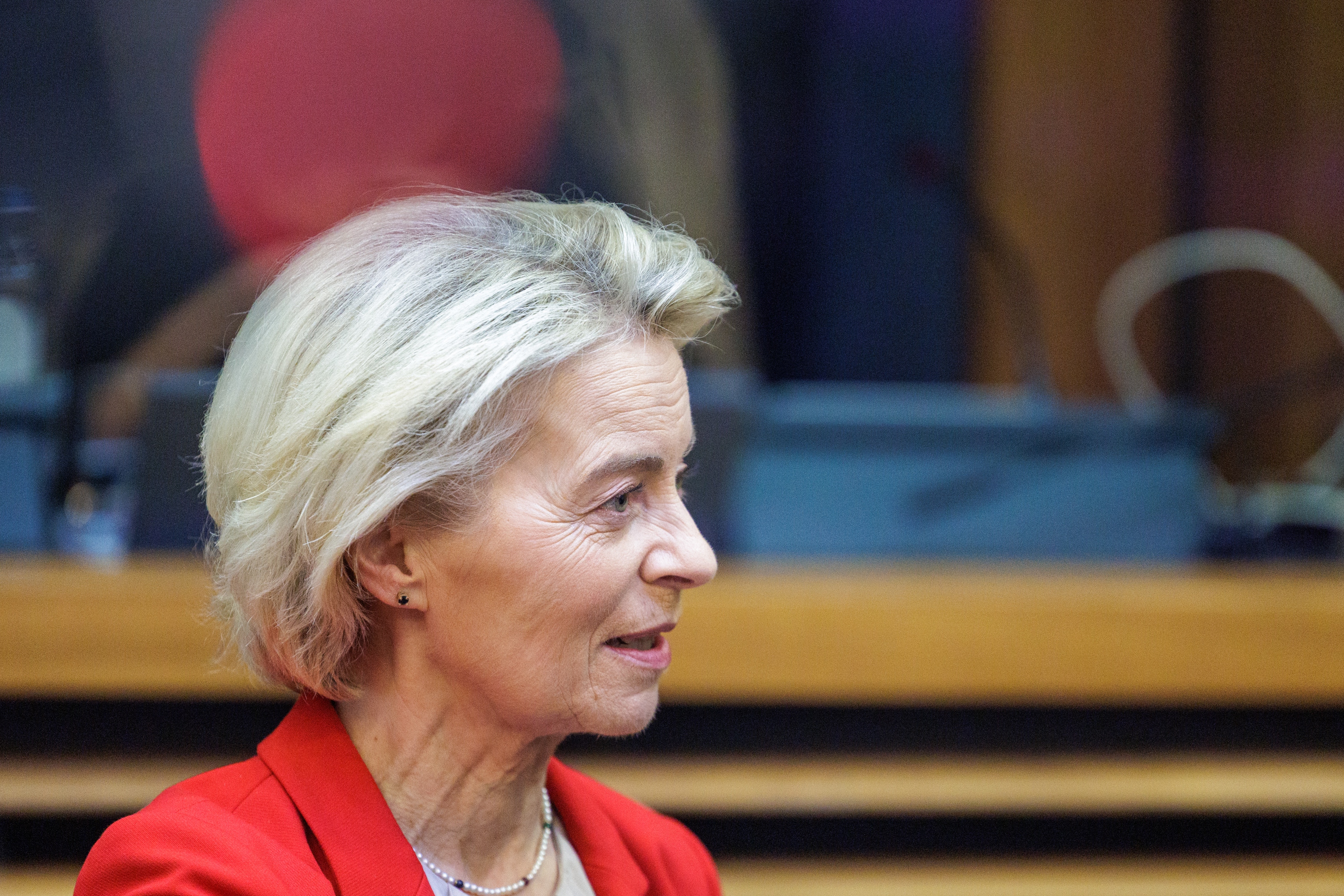 epa12501990 European Commission President Ursula von der Leyen chairs the weekly meeting of the College of Commissioners, in Brussels, Belgium, 04 November 2025.  EPA/OLIVIER MATTHYS