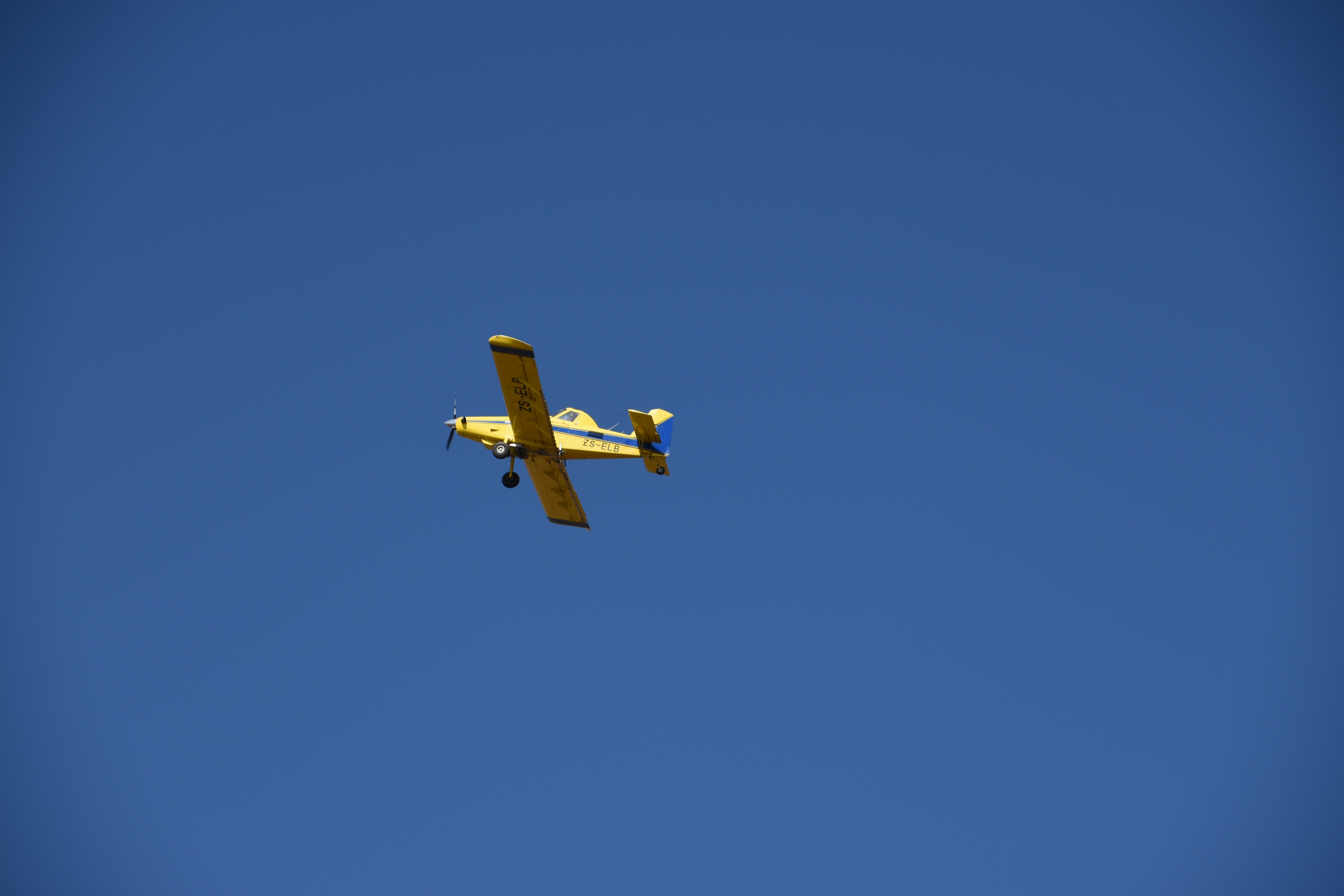 Yellow,Air,Tractor,At-802,Plane,Flying,At,Airshow,22,September
