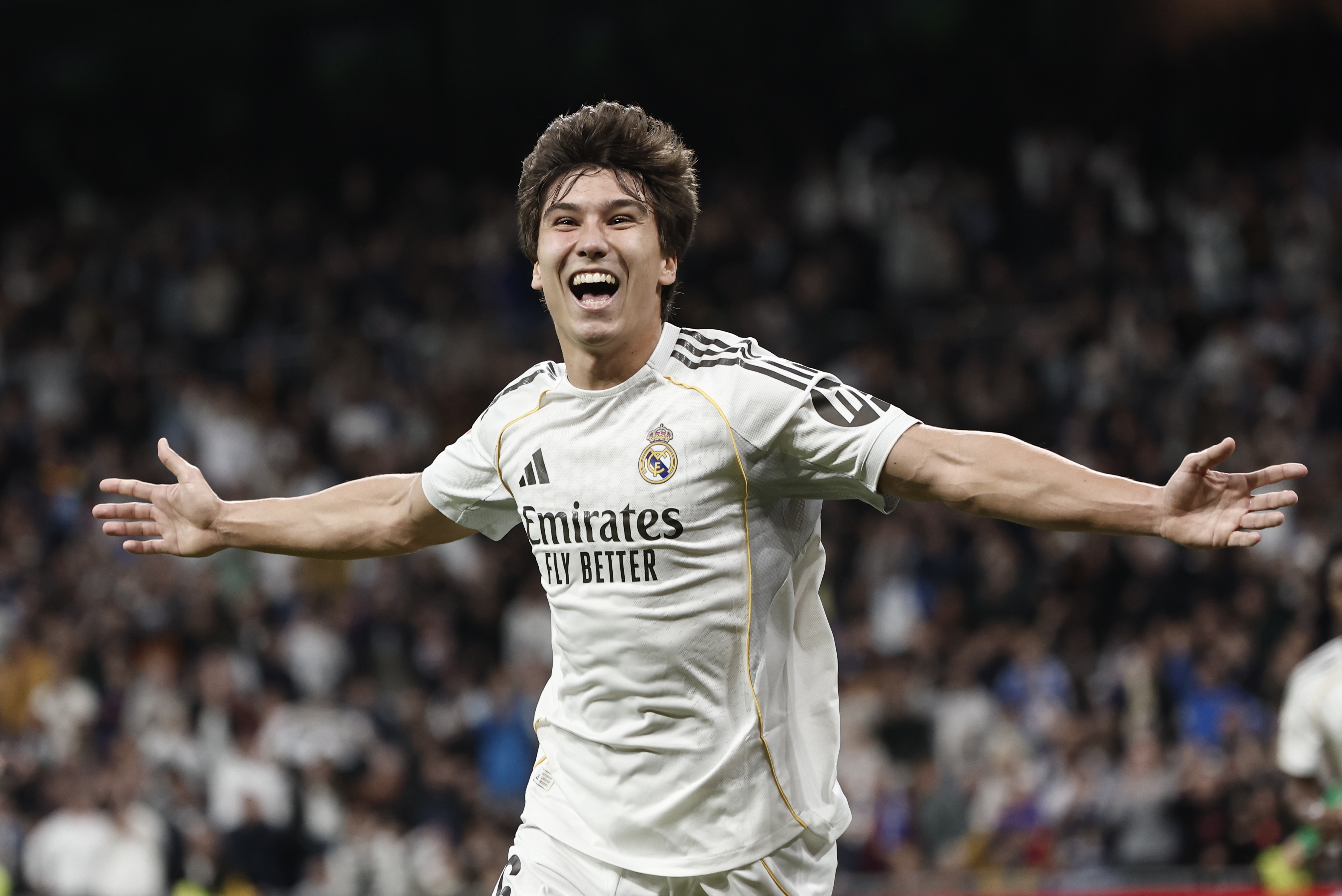 epaselect epa12626121 Real Madrid's Gonzalo celebrates after scoring his team's first goal during the Spanish LaLiga soccer match between Real Madrid and Real Betis Balompie, in Madrid, Spain, 04 January 2026.  EPA/SERGIO PEREZ