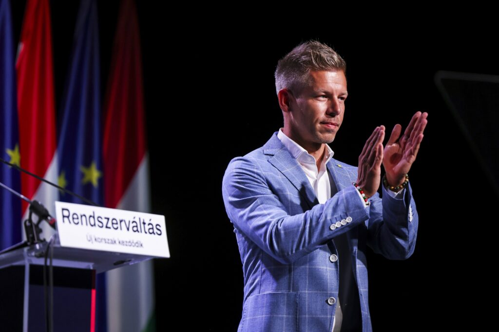 epa11463335 Vice president of Respect and Freedom (TISZA) Party Peter Magyar greets his supporters during the partys campaign event at the MOM Sport Sports Centre in Budapest, Hungary, 06 July 2024.  EPA-EFE/ROBERT HEGEDUS HUNGARY OUT