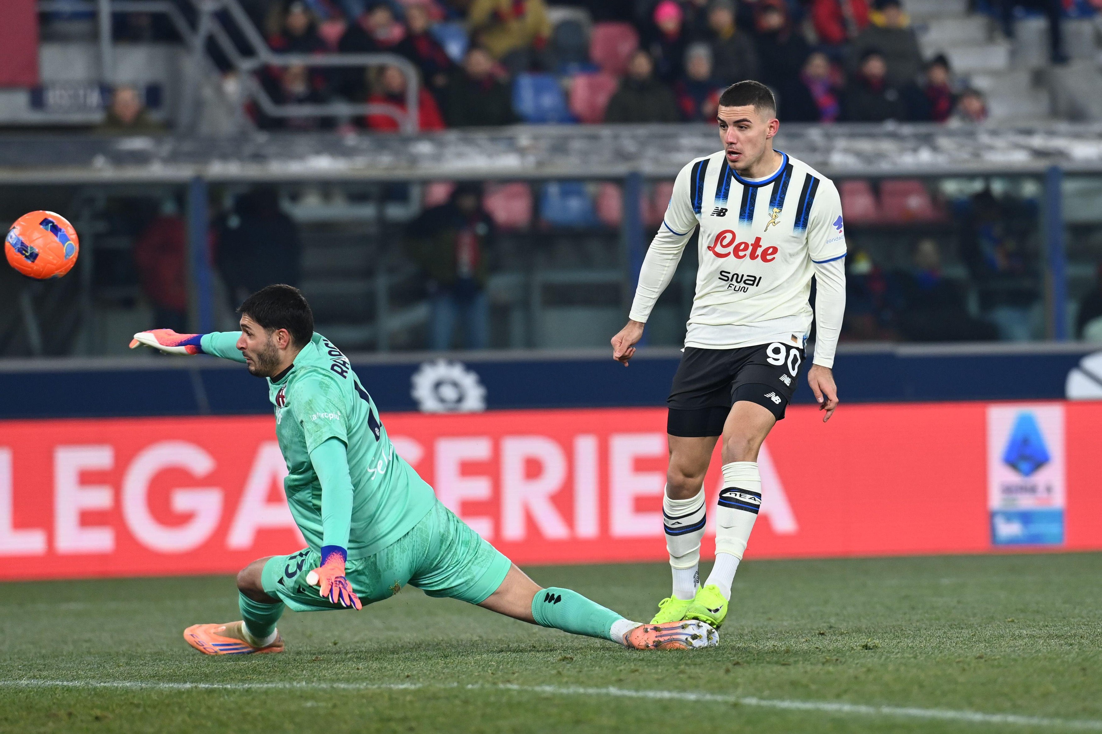 Bologna, Italy. 07th Jan, 2026. Krstovic Nikola (Atalanta Bc) good chance during Bologna FC vs Atalanta BC, Italian soccer Serie A match in Bologna, Italy, January 07 2026 Credit: Independent Photo Agency/Alamy Live News