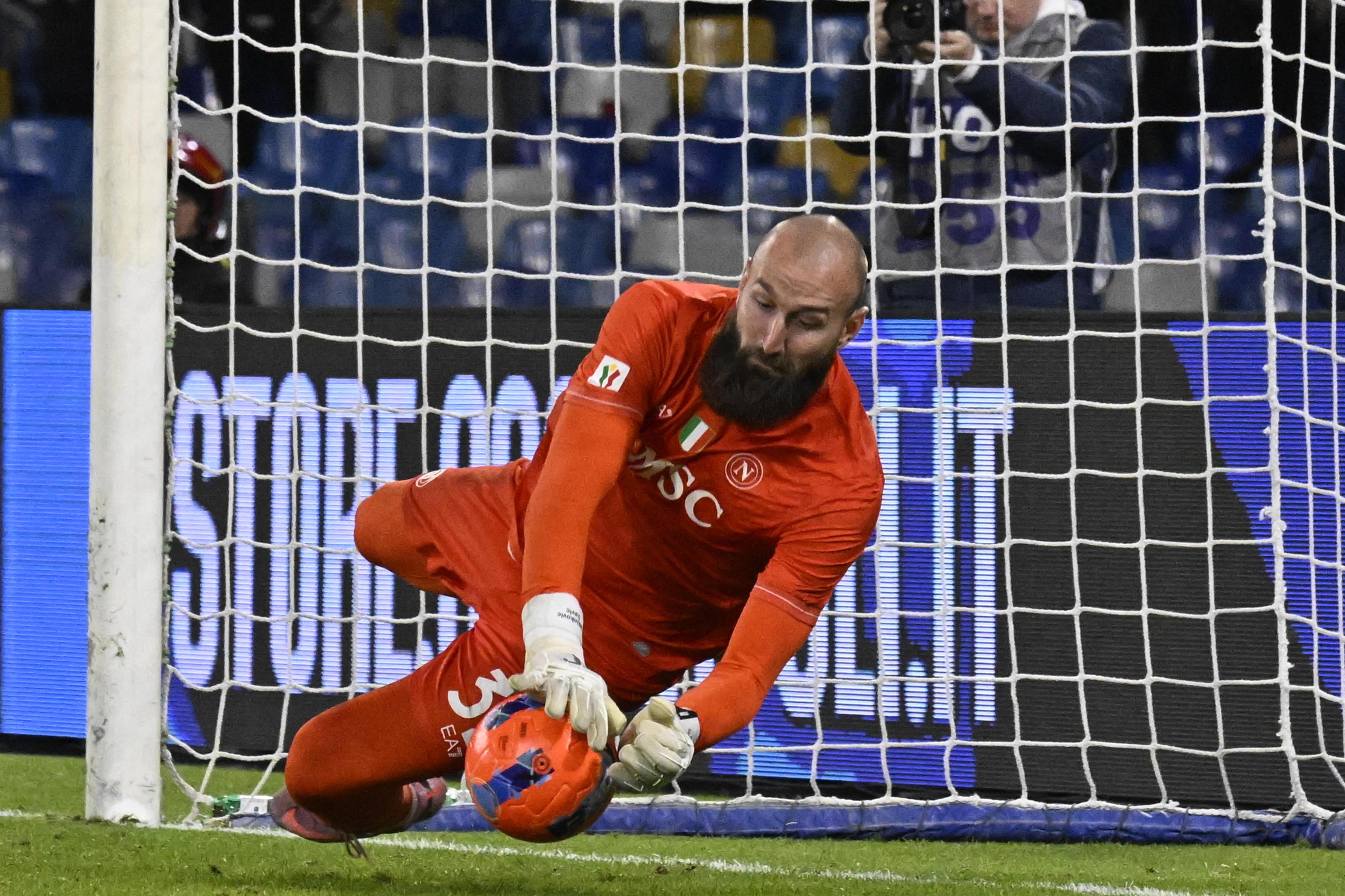 epa12567635 Napoli's goalkeeper Vanja Milinkovic-Savic saves a penalty kick during the penalty shootout of the Italian Cup round of 16 soccer match between SSC Napoli and Cagliari Calcio, in Naples, Italy, 03 December 2025.  EPA/CIRO FUSCO